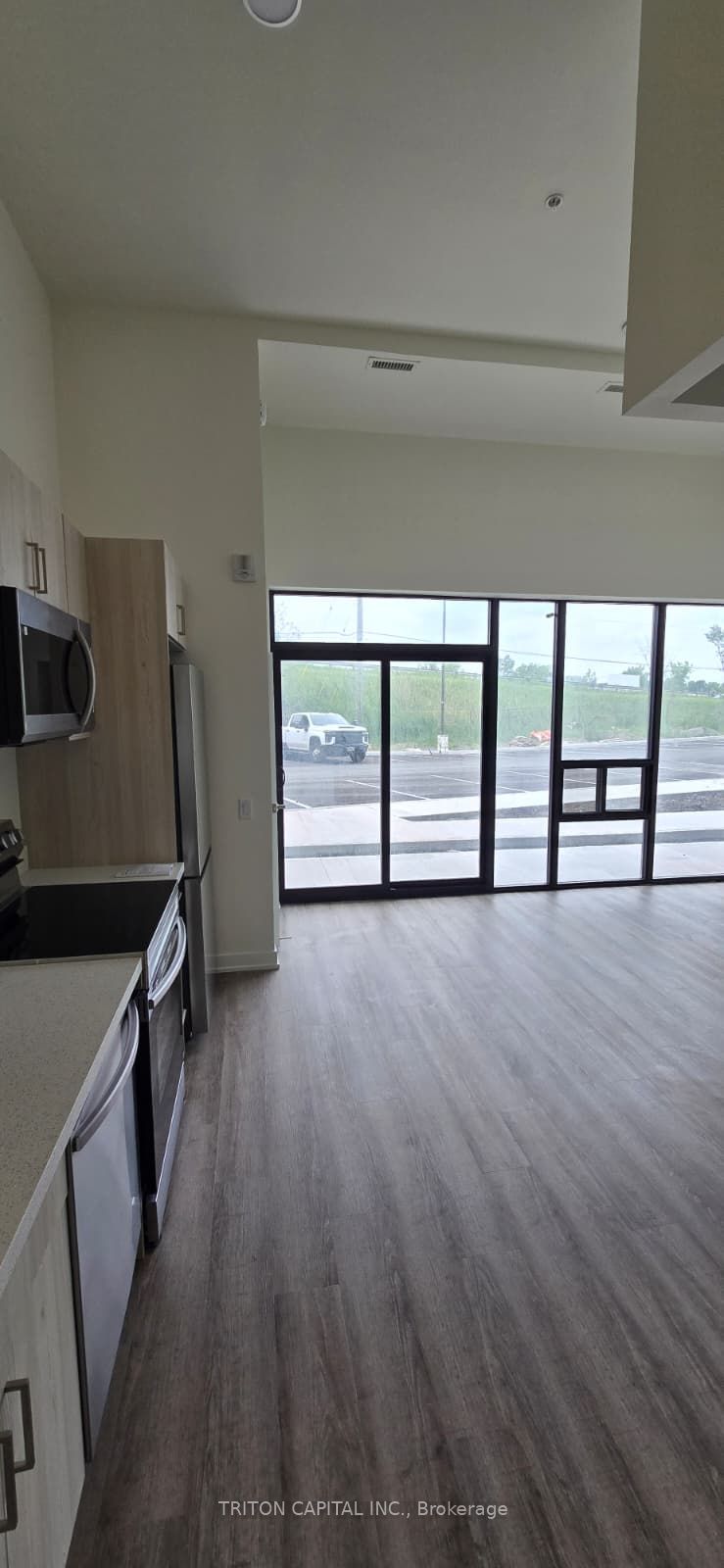 350 Prince Charles Drive S 128, Welland, ON L3C 7B3 photo 4