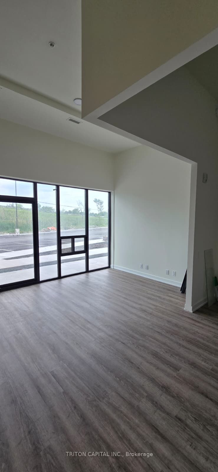 350 Prince Charles Drive S 128, Welland, ON L3C 7B3 photo 5