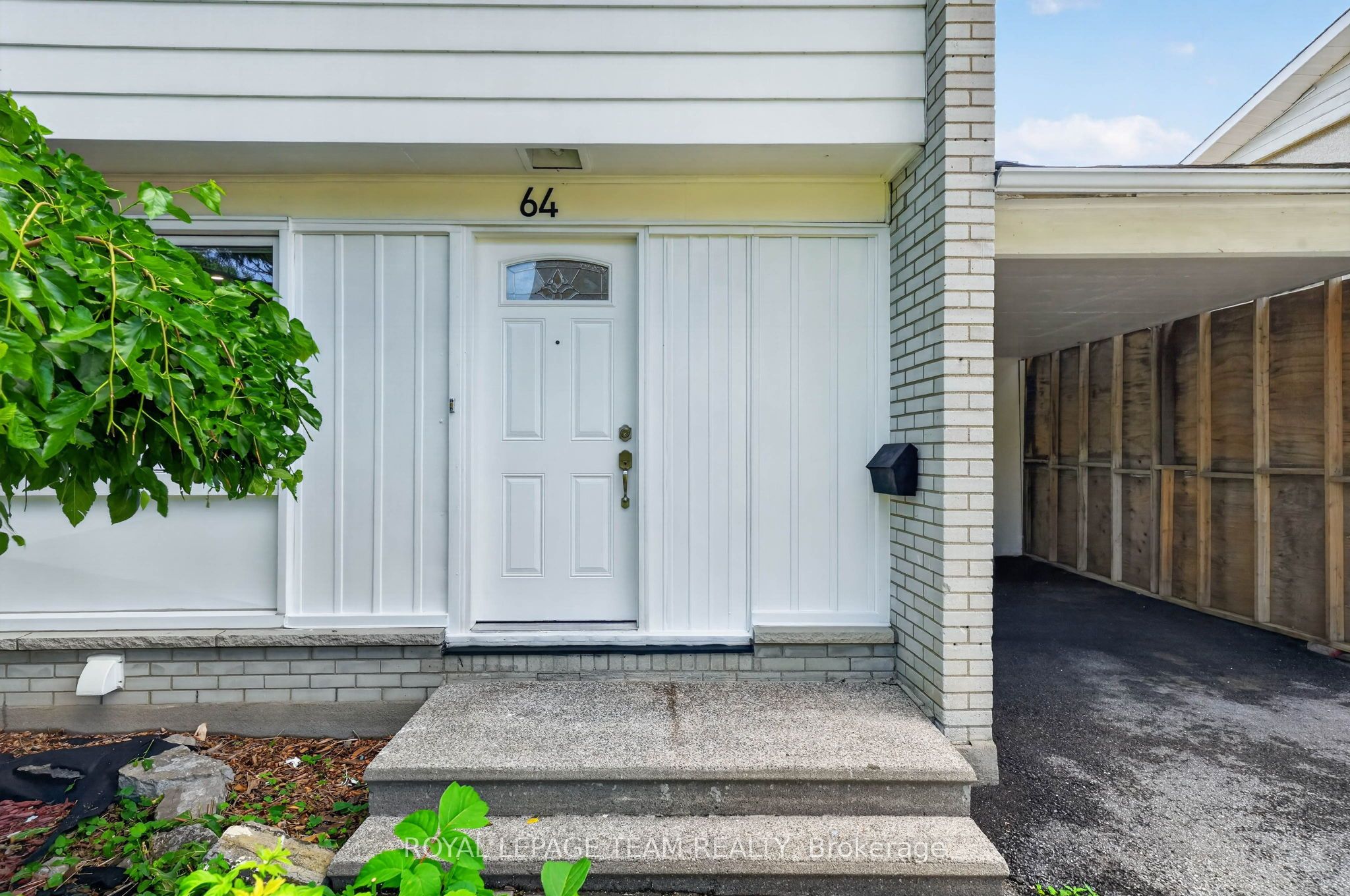 64 Mulvagh Avenue, Cityview - Parkwoods Hills - Rideau Shore, ON K2E 6M6 photo 4