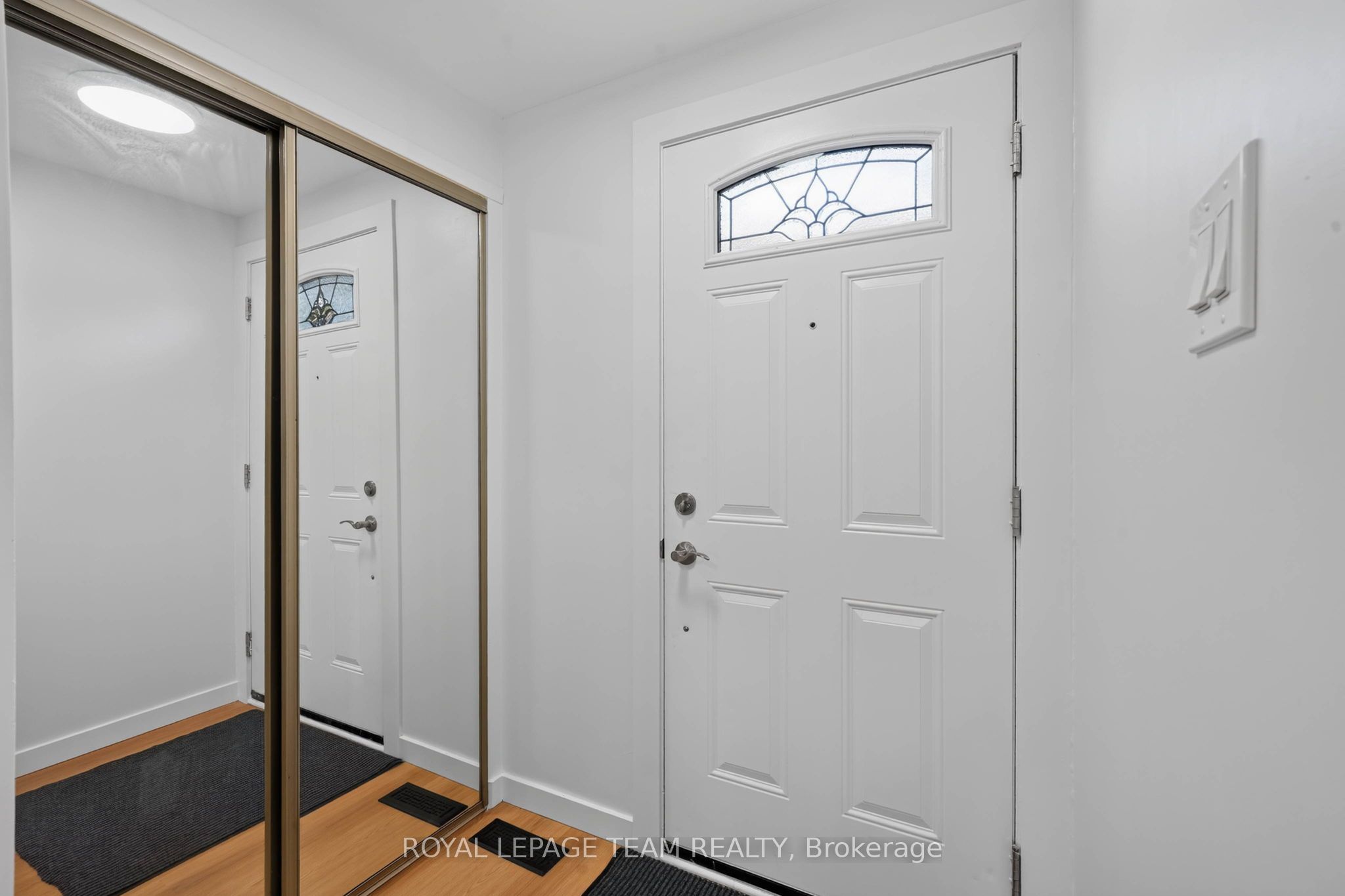 64 Mulvagh Avenue, Cityview - Parkwoods Hills - Rideau Shore, ON K2E 6M6 photo 5