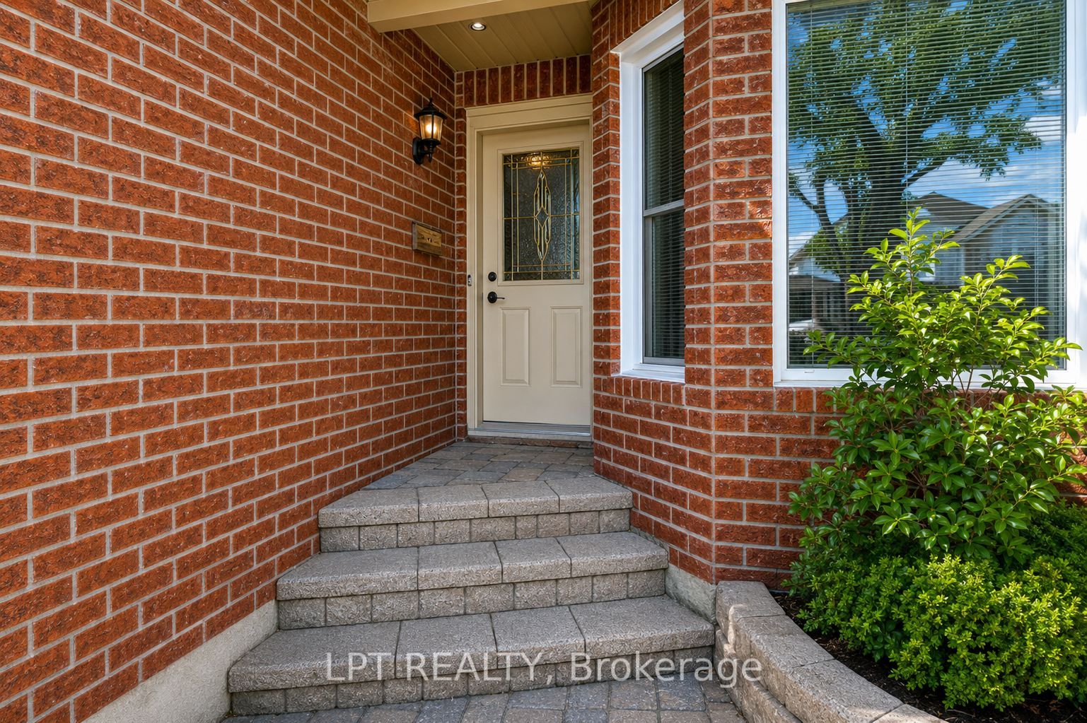 84 Newborough Crescent, Barrhaven, ON K2G 6A9 photo 2