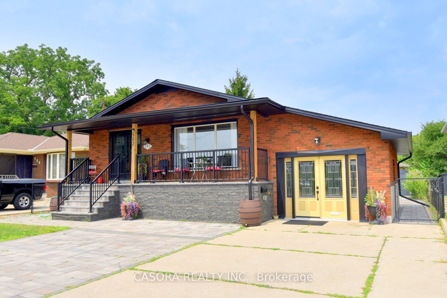682 Mohawk Road W, Hamilton, ON L9C 1X8 photo 3