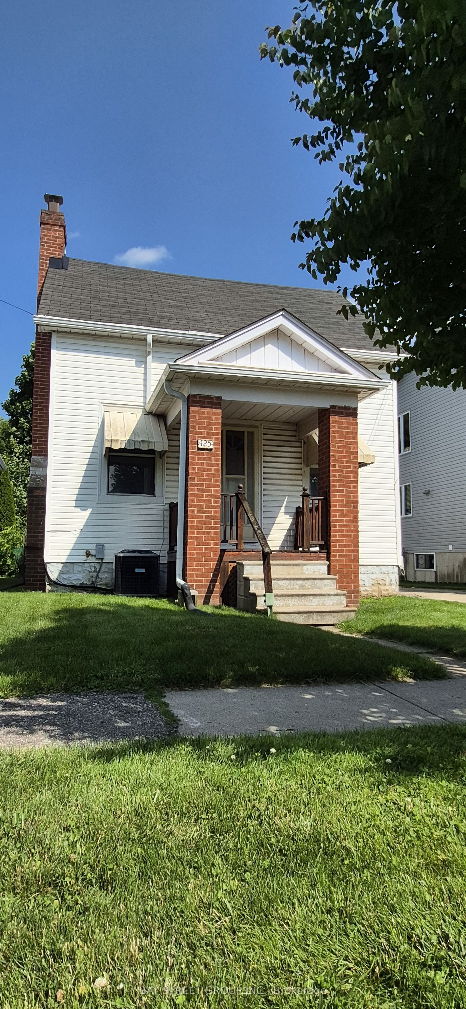 125 Broadway Avenue, Hamilton, ON L8S 2W2 photo 2