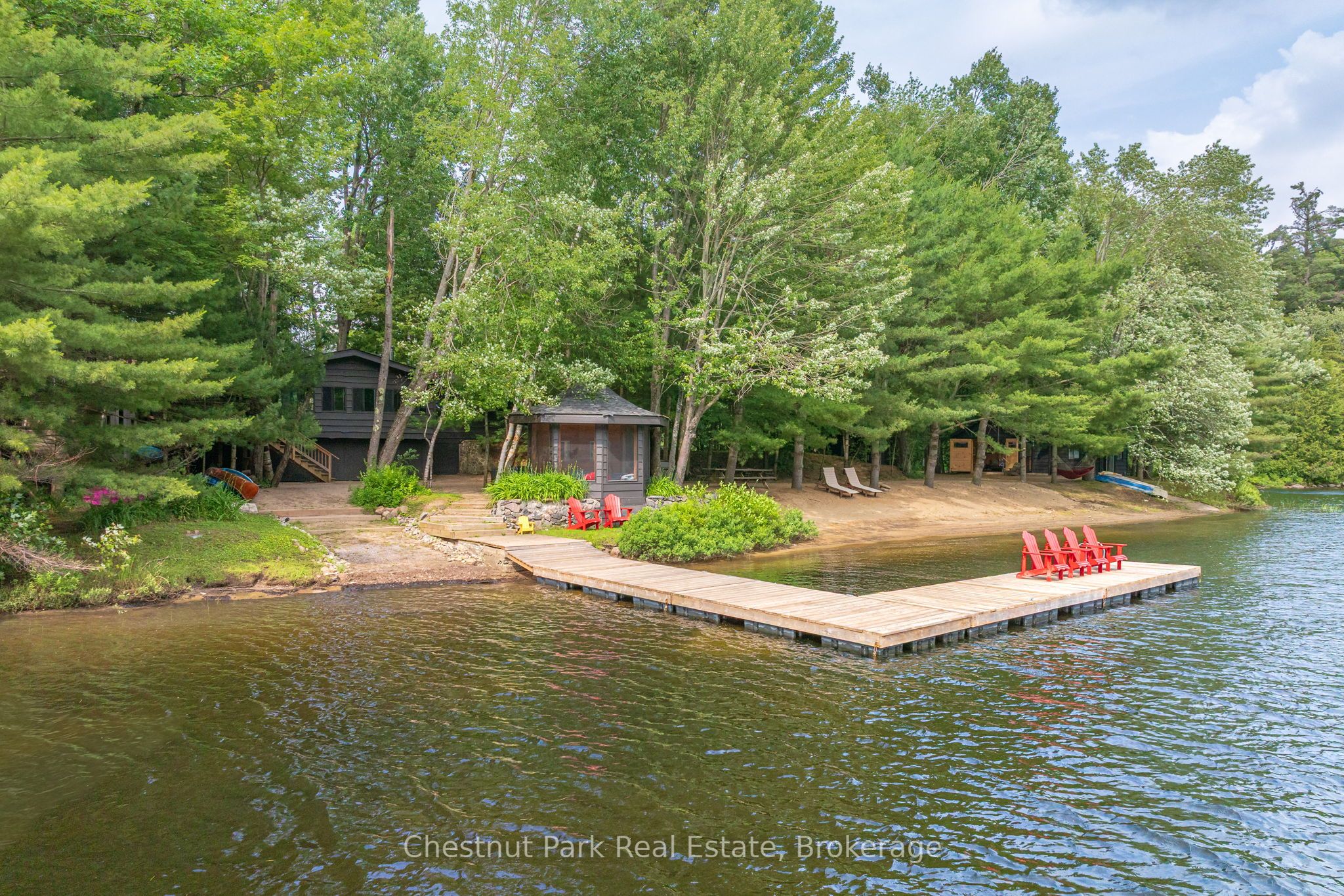 1071 STRACHAN POINT Road, Muskoka Lakes, ON P0C 1A0