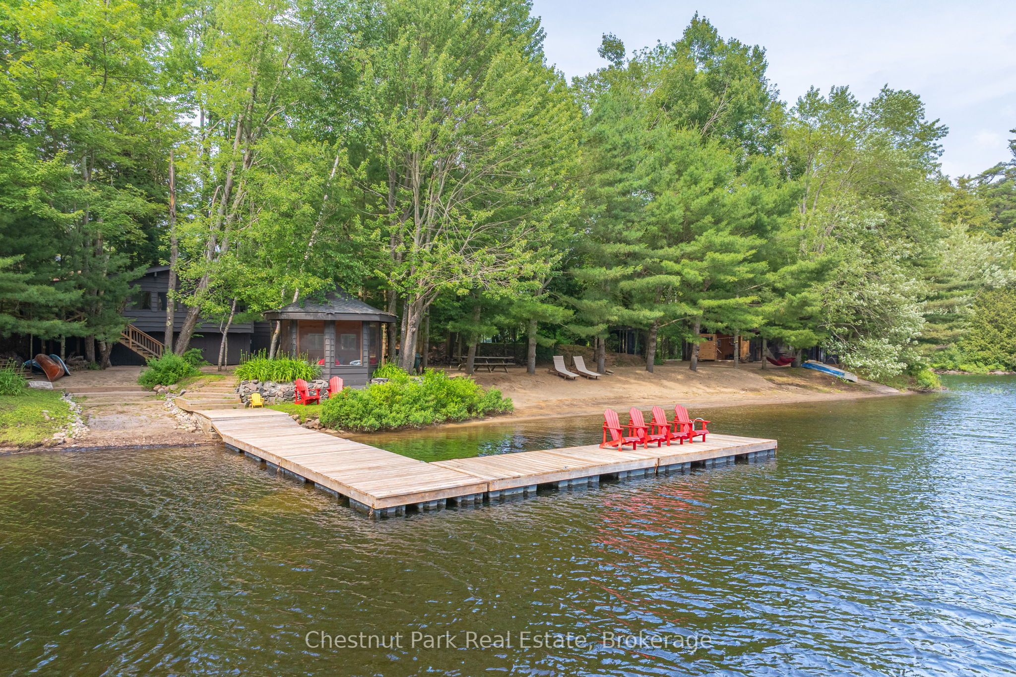 1071 STRACHAN POINT Road, Muskoka Lakes, ON P0C 1A0 photo 2
