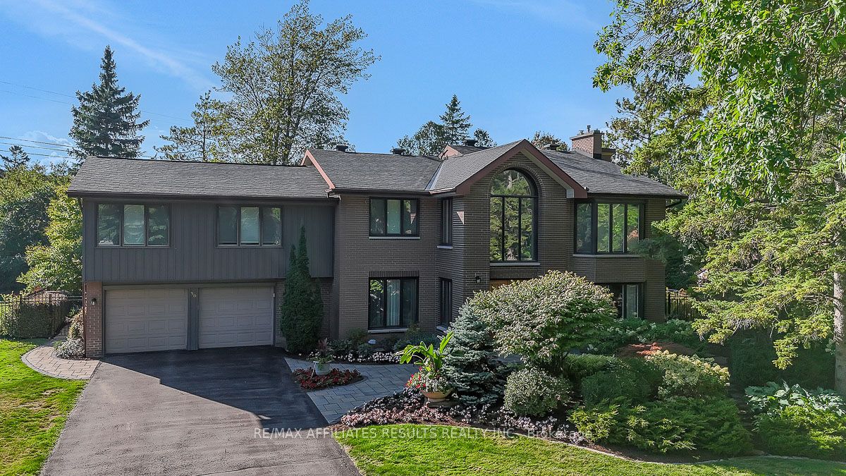 30 Pentland Crescent, Kanata, ON K2K 1V5