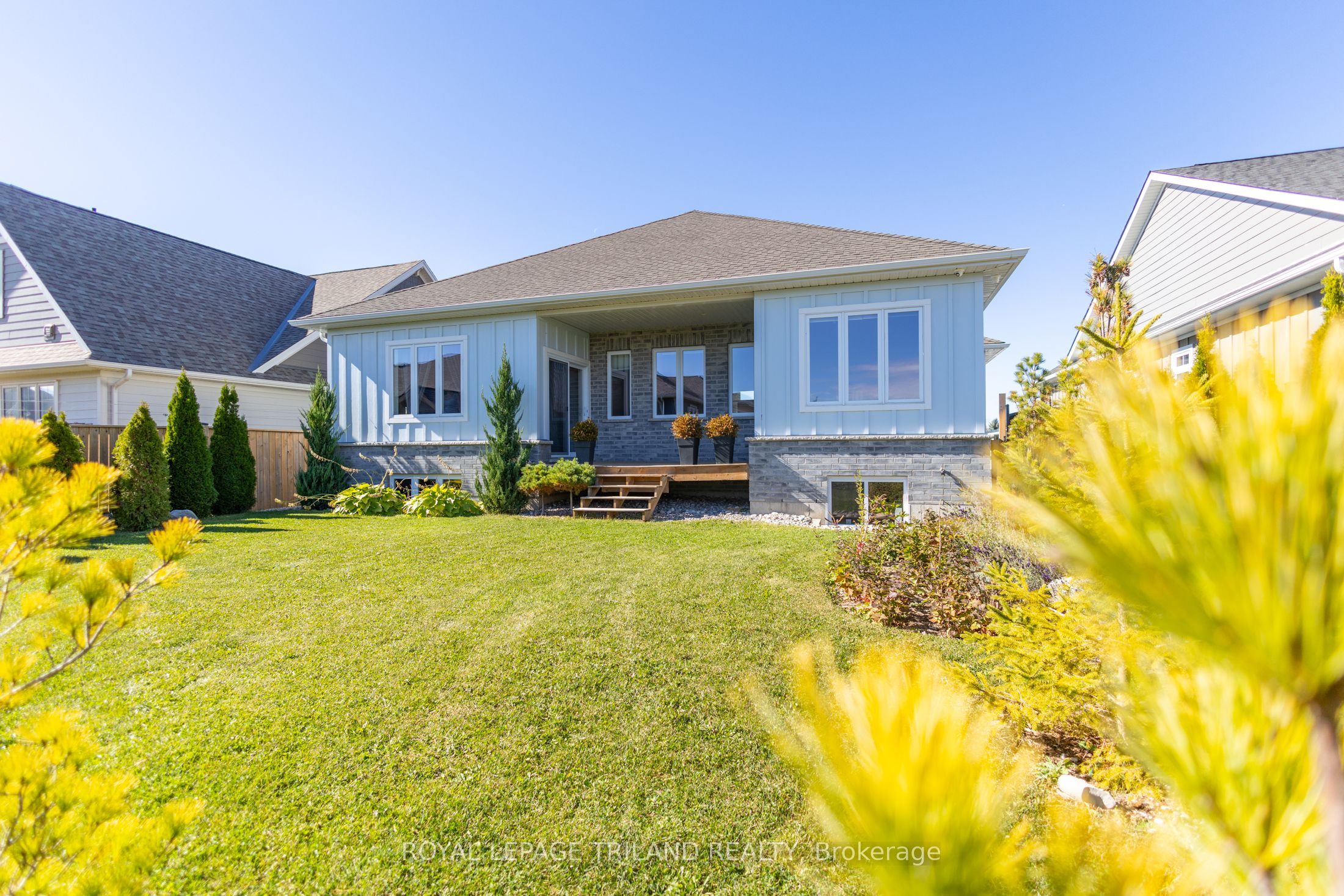 26 Tattersall Lane, Lambton Shores, ON N0M 1T0 photo 2