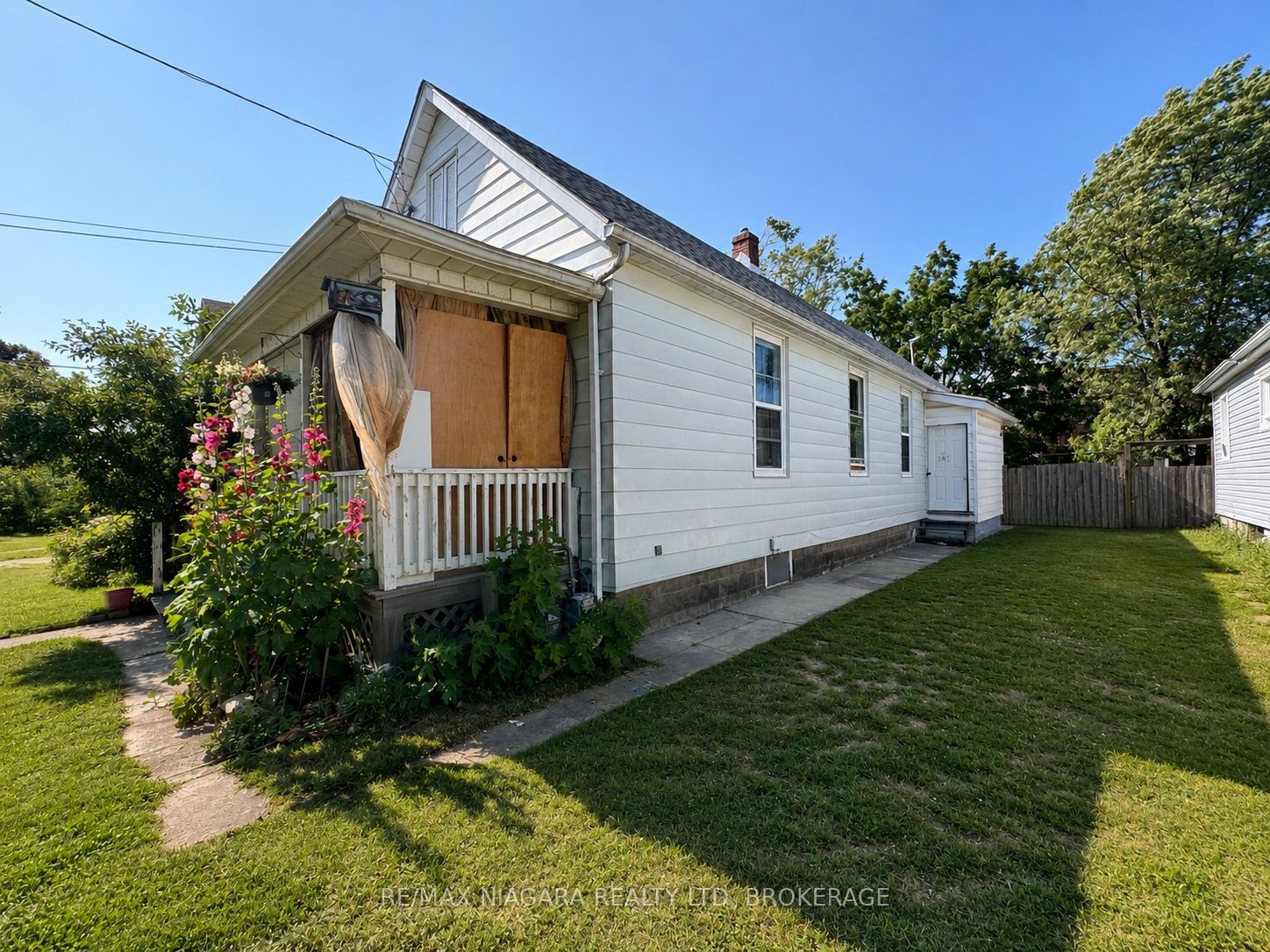 136 Regent Street, Welland, ON L3B 4H8 photo 2
