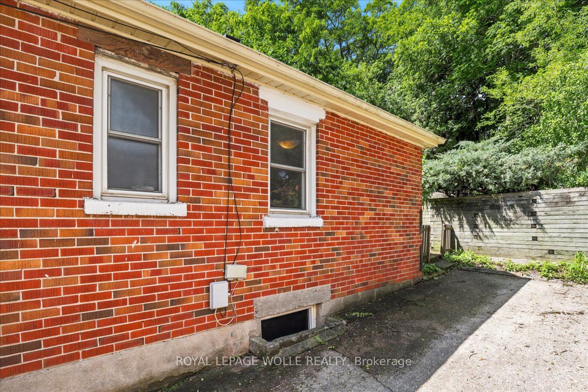 22 Ramore Street, Cambridge, ON N1S 2P8 photo 3