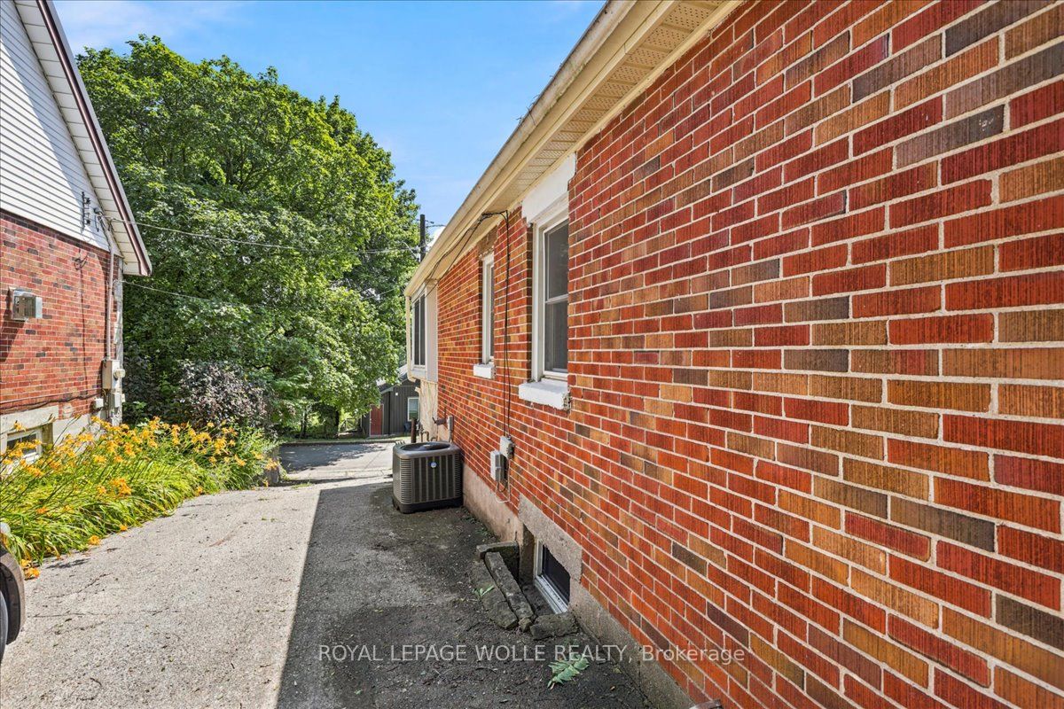 22 Ramore Street, Cambridge, ON N1S 2P8 photo 4