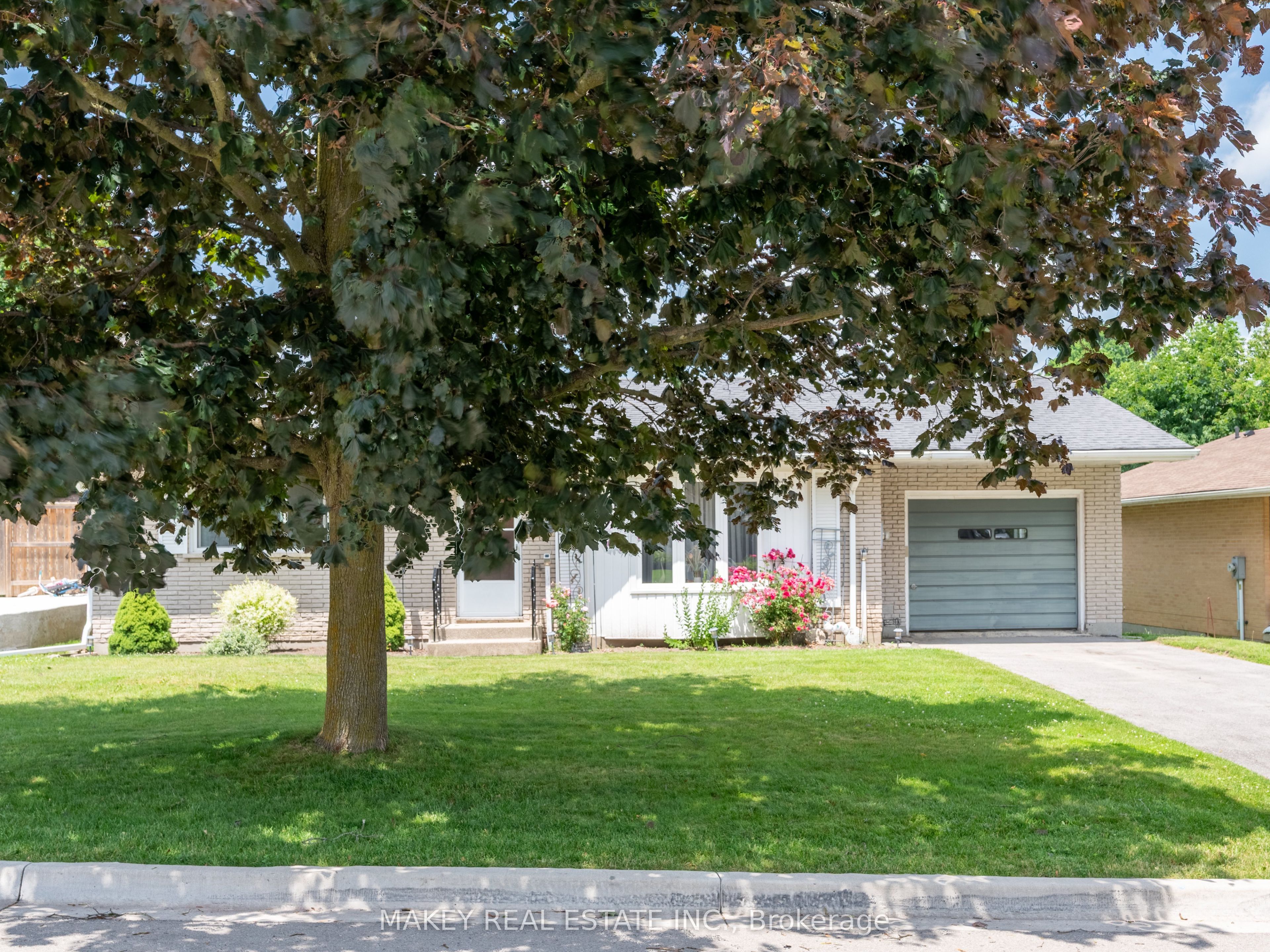 16 Fergusson Avenue, Ingersoll, ON N5C 1E4 photo 2