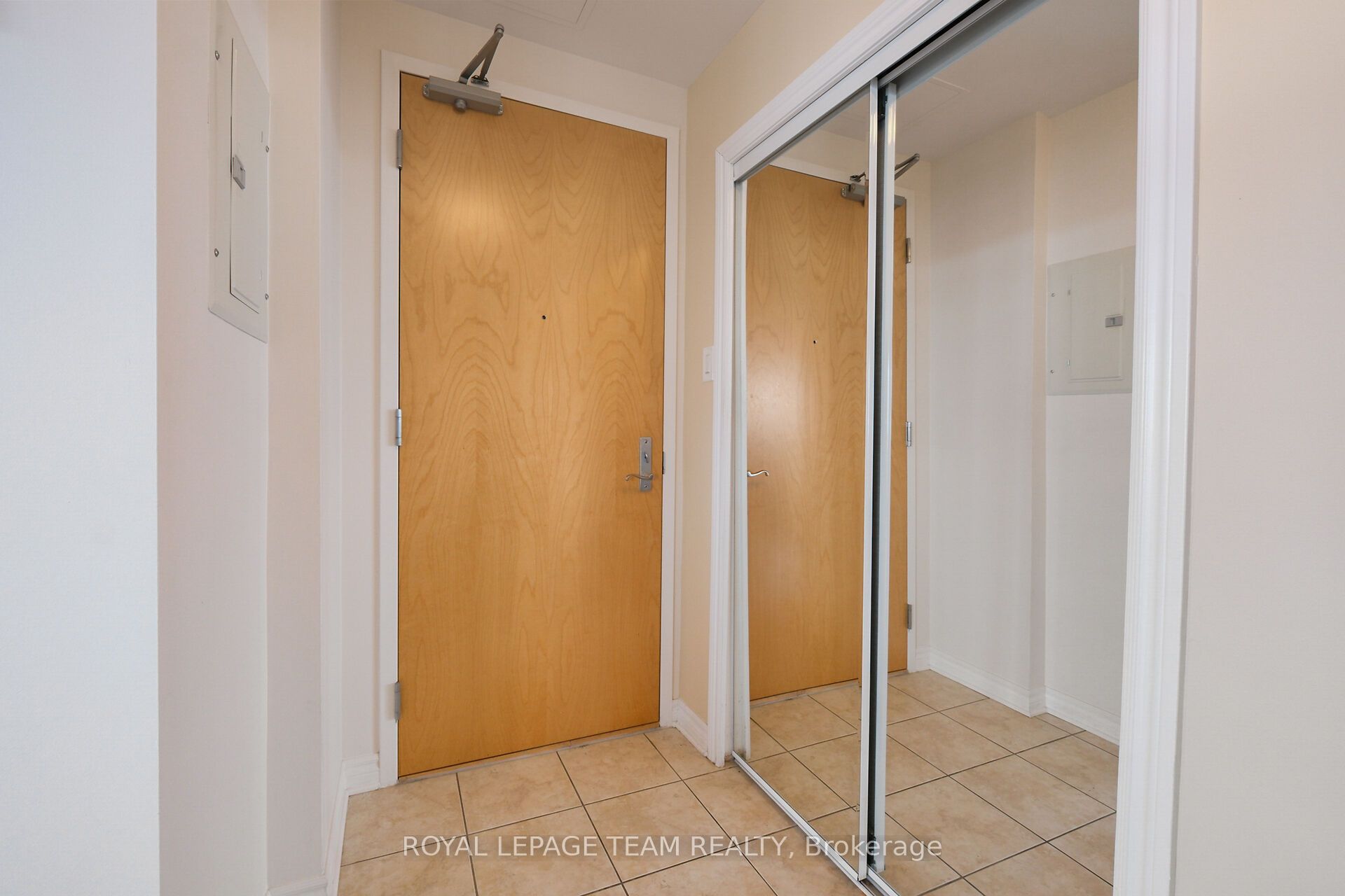 200 Lett Street 1004, West Centre Town, ON K1R 0A7 photo 4
