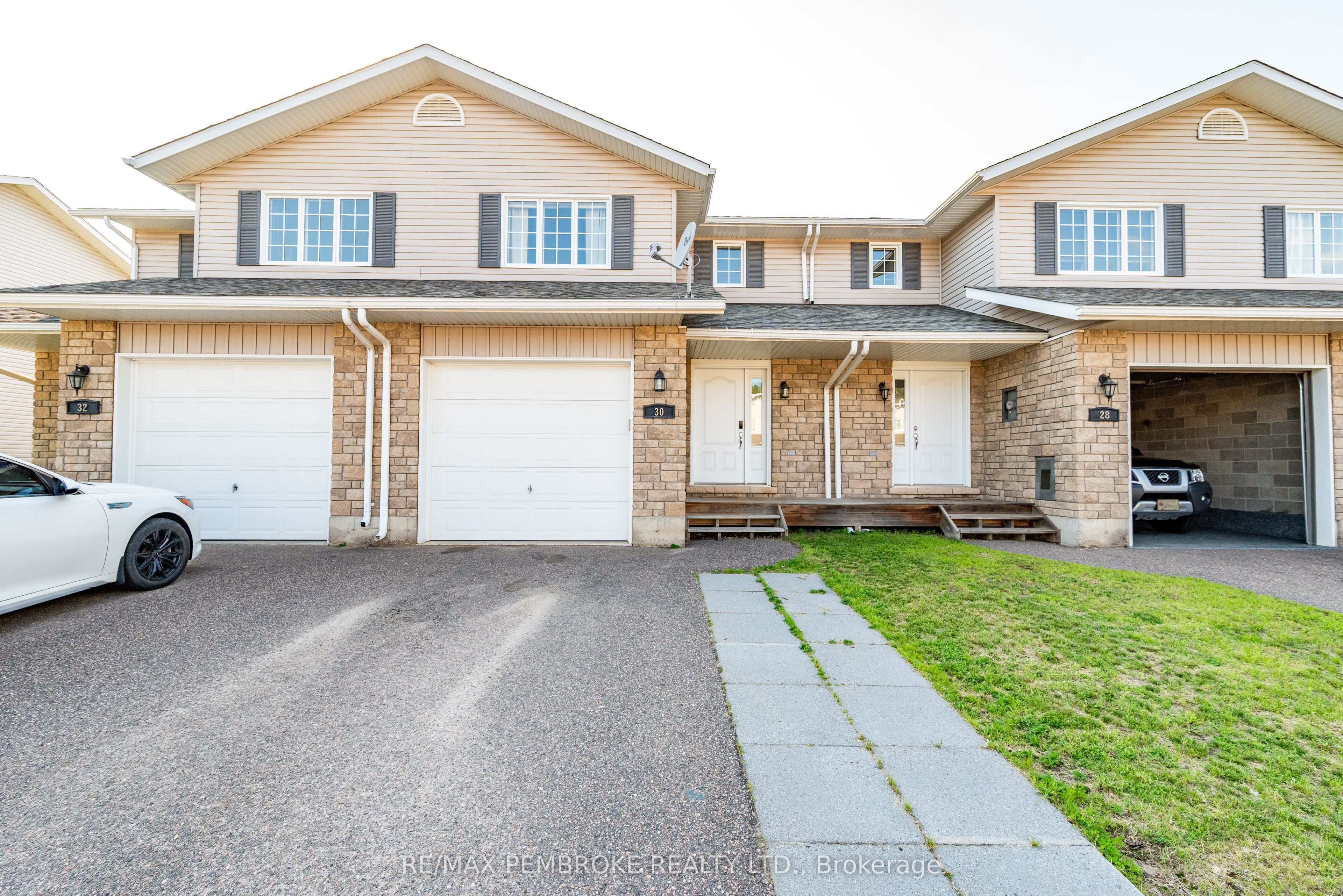 30 Winston Avenue, Petawawa, ON K8H 0C1