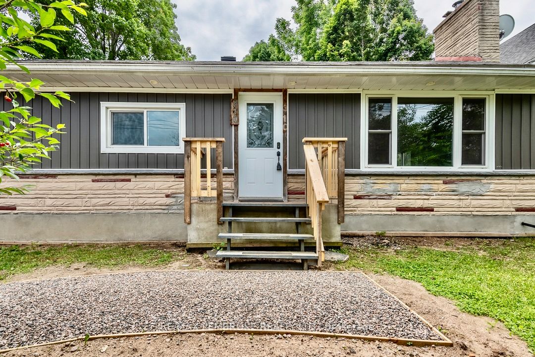 310 Esther Street, Pembroke, ON K8A 3C7 photo 3
