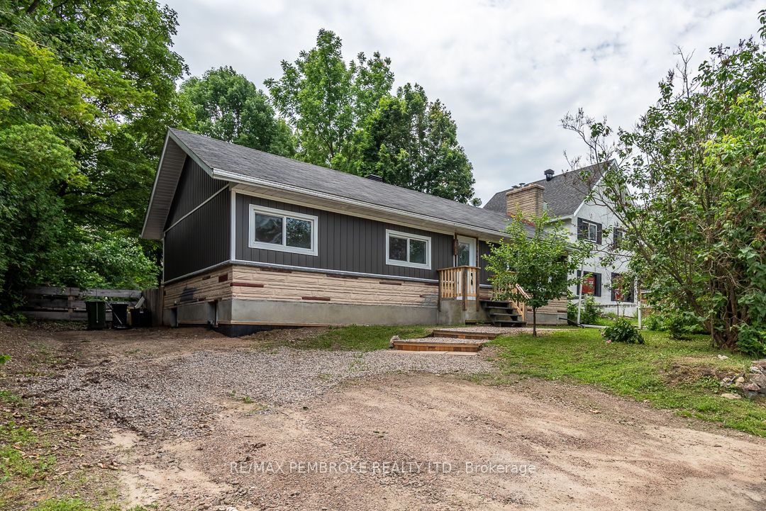 310 Esther Street, Pembroke, ON K8A 3C7 photo 4