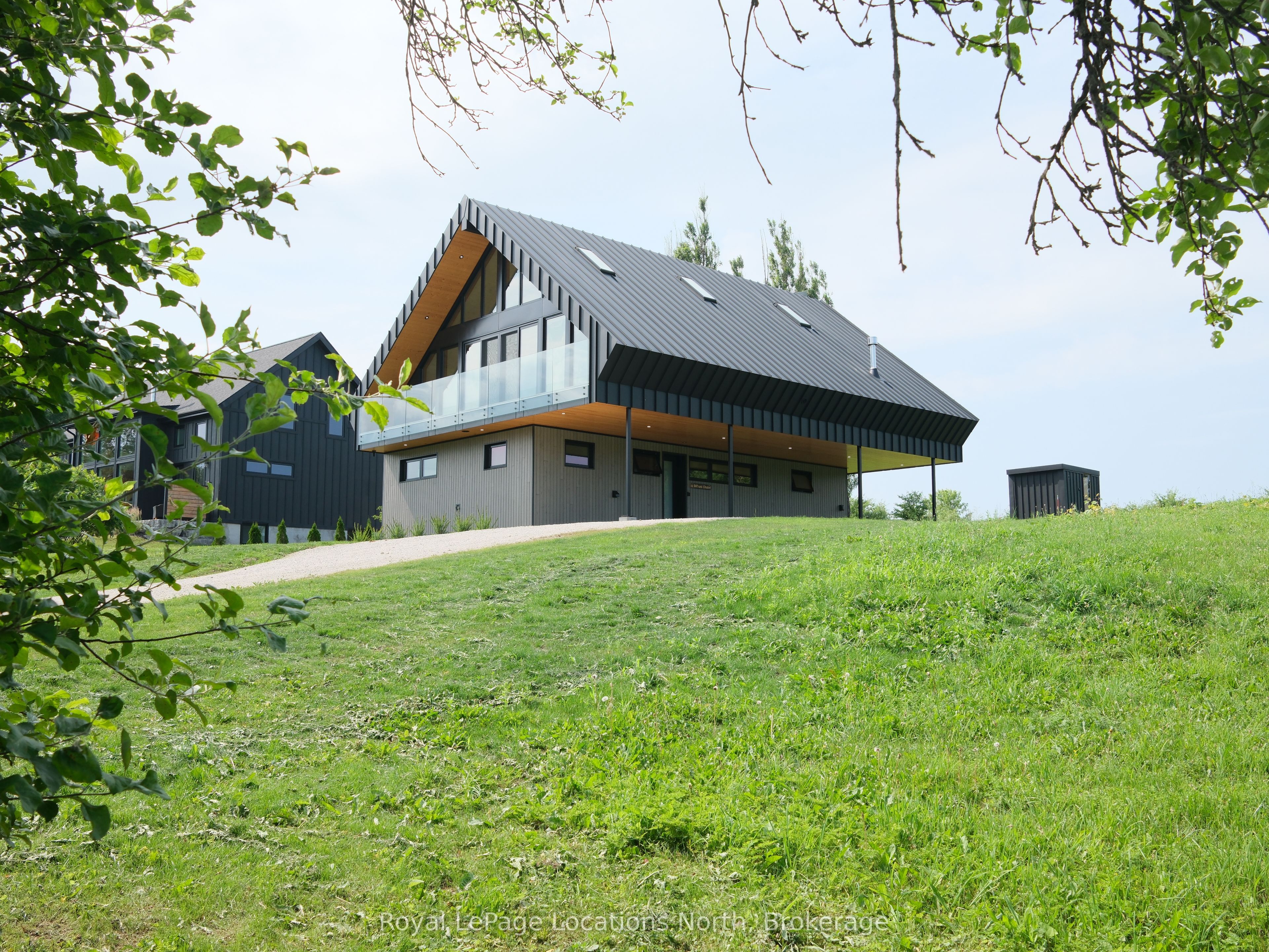111 Slabtown Road, Blue Mountains, ON N0H 1J0 photo 2