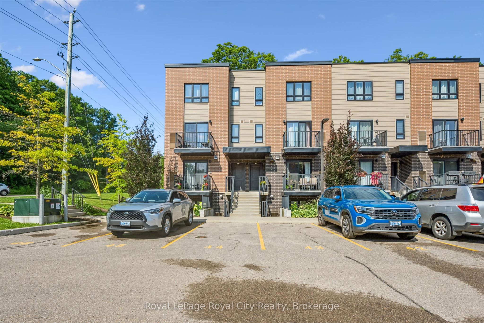 190 Century Hill Drive C1, Kitchener, ON N2E 0G9 photo 2