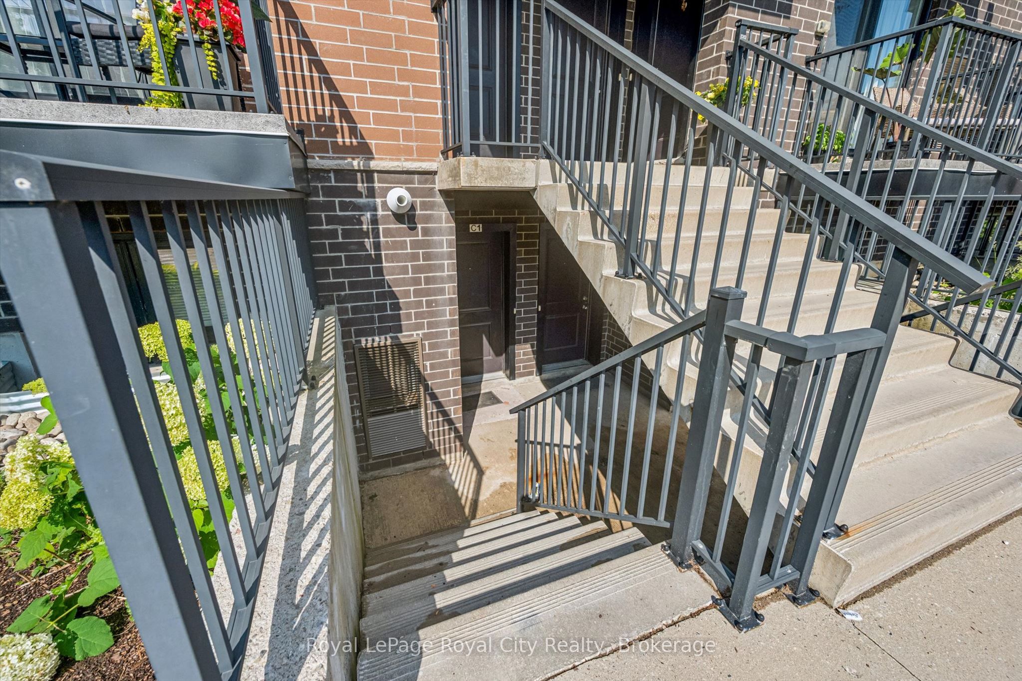 190 Century Hill Drive C1, Kitchener, ON N2E 0G9 photo 4