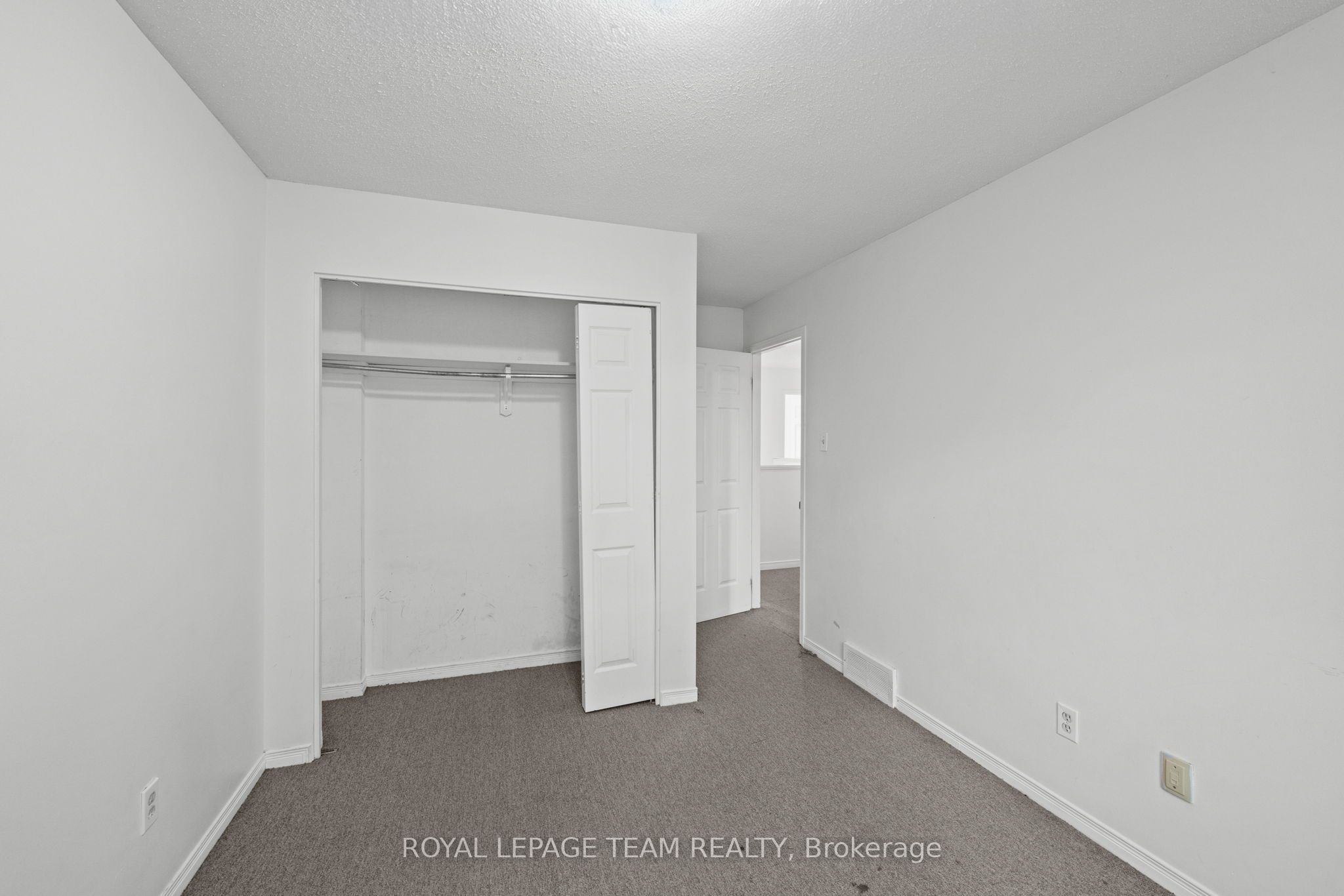 1991 Banff Avenue, Hunt Club - South Keys and Area, ON K1V 7X6 photo 2