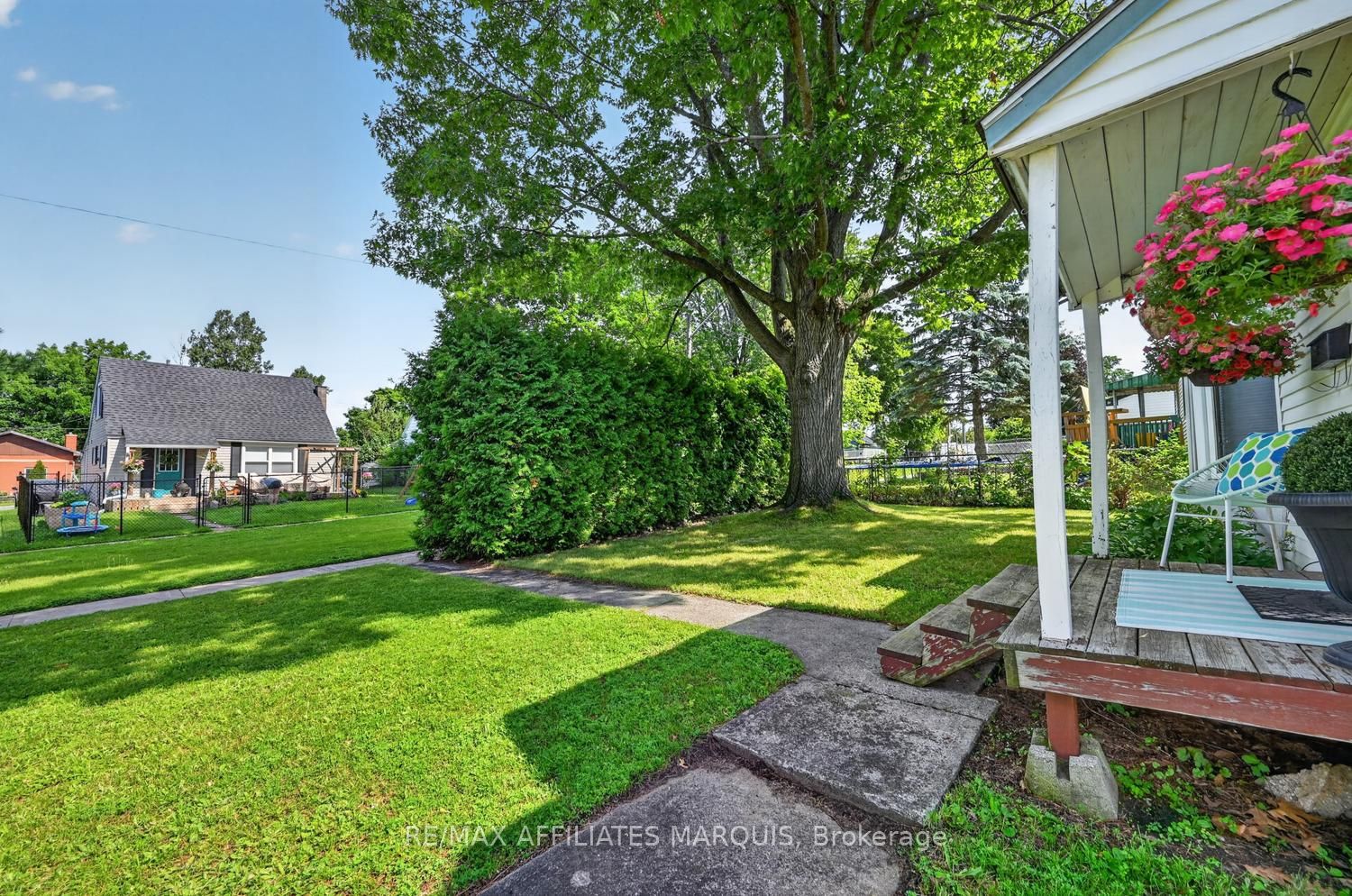 12 Churchill Crescent, Smiths Falls, ON K7A 3H4 photo 3