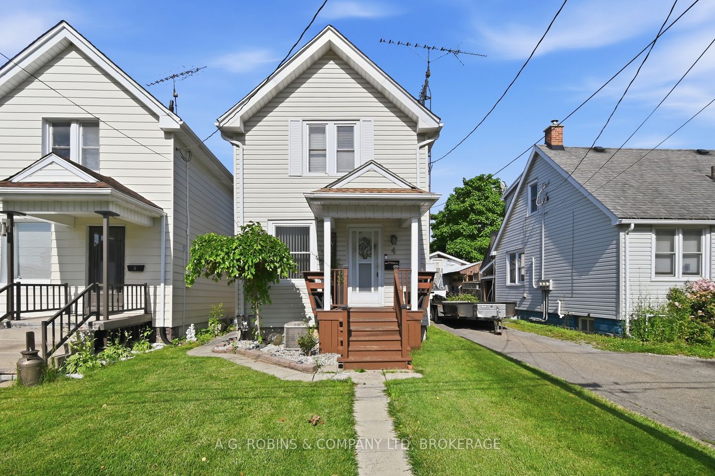 4 Clifford Avenue, Welland, ON L3C 2G1