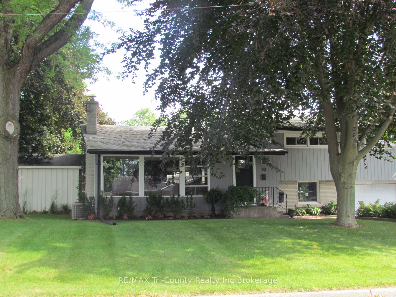 30 Fairfield Crescent, Tillsonburg, ON N4G 2B4 photo 3