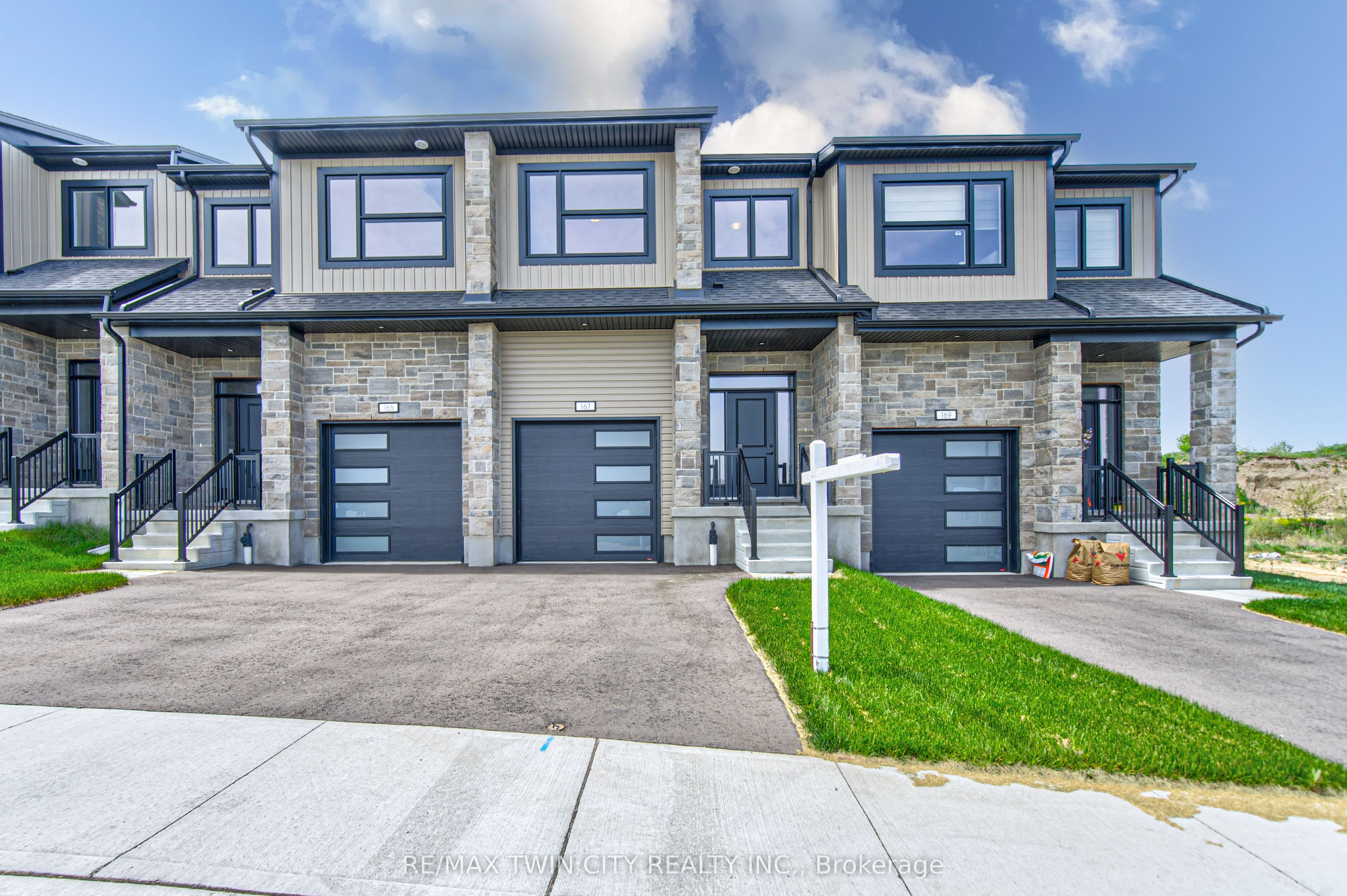 167 Dunnigan Drive, Kitchener, ON N2B 0B1 photo 2