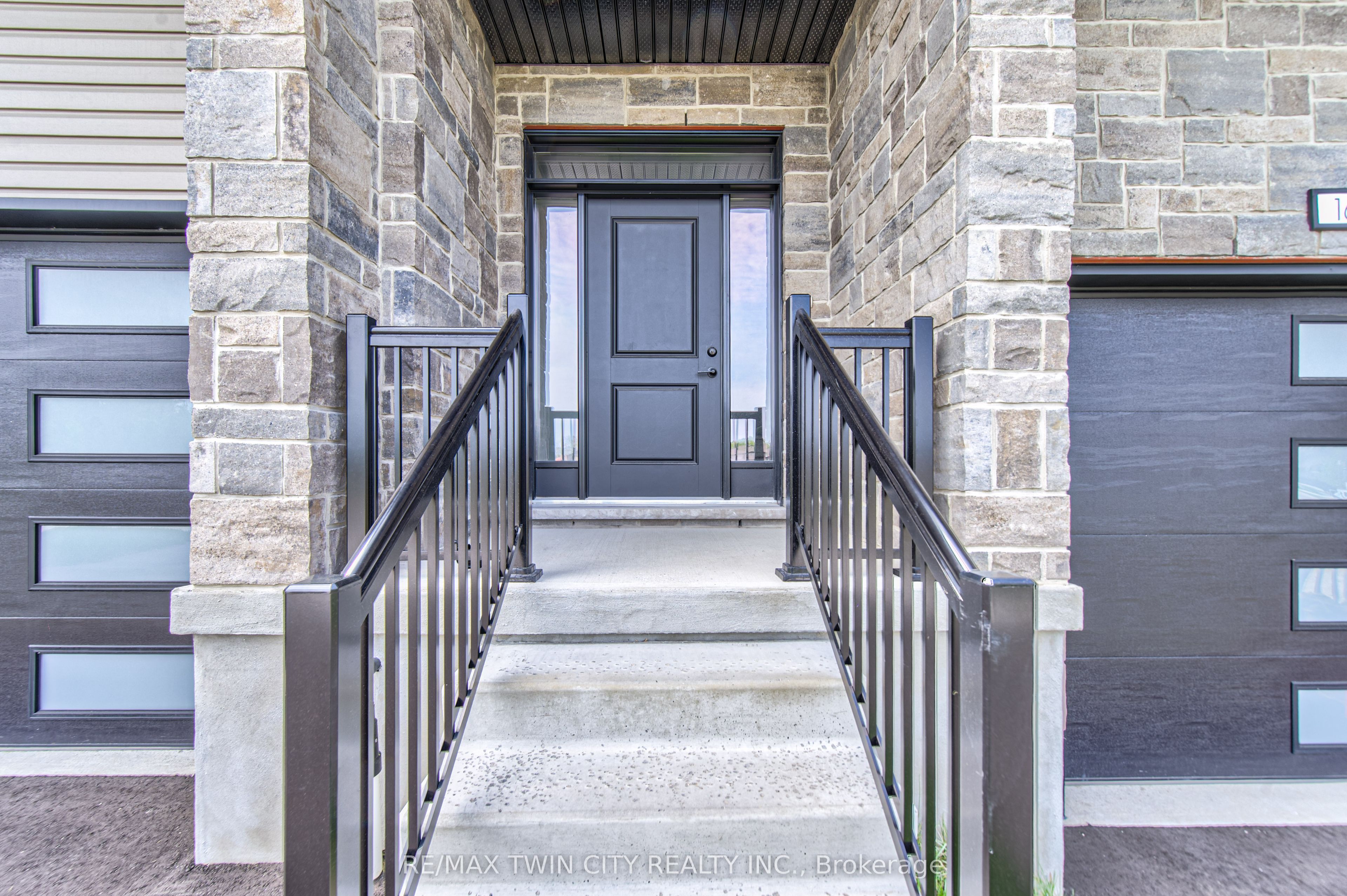 167 Dunnigan Drive, Kitchener, ON N2B 0B1 photo 4