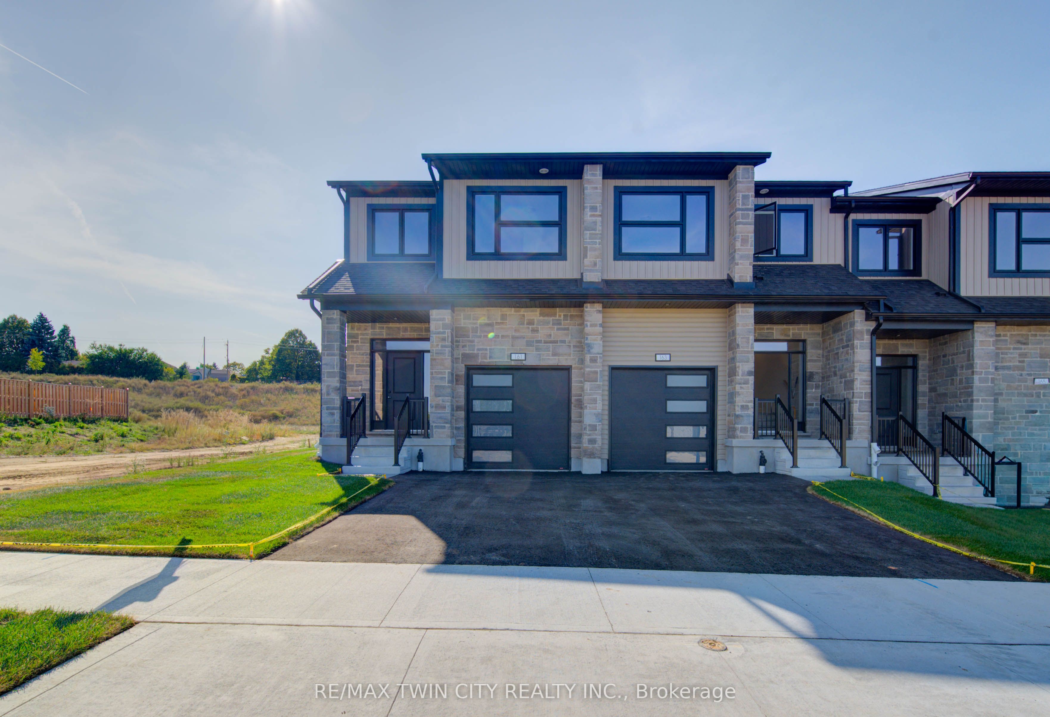 161 Dunnigan Drive, Kitchener, ON N2B 0B1 photo 2