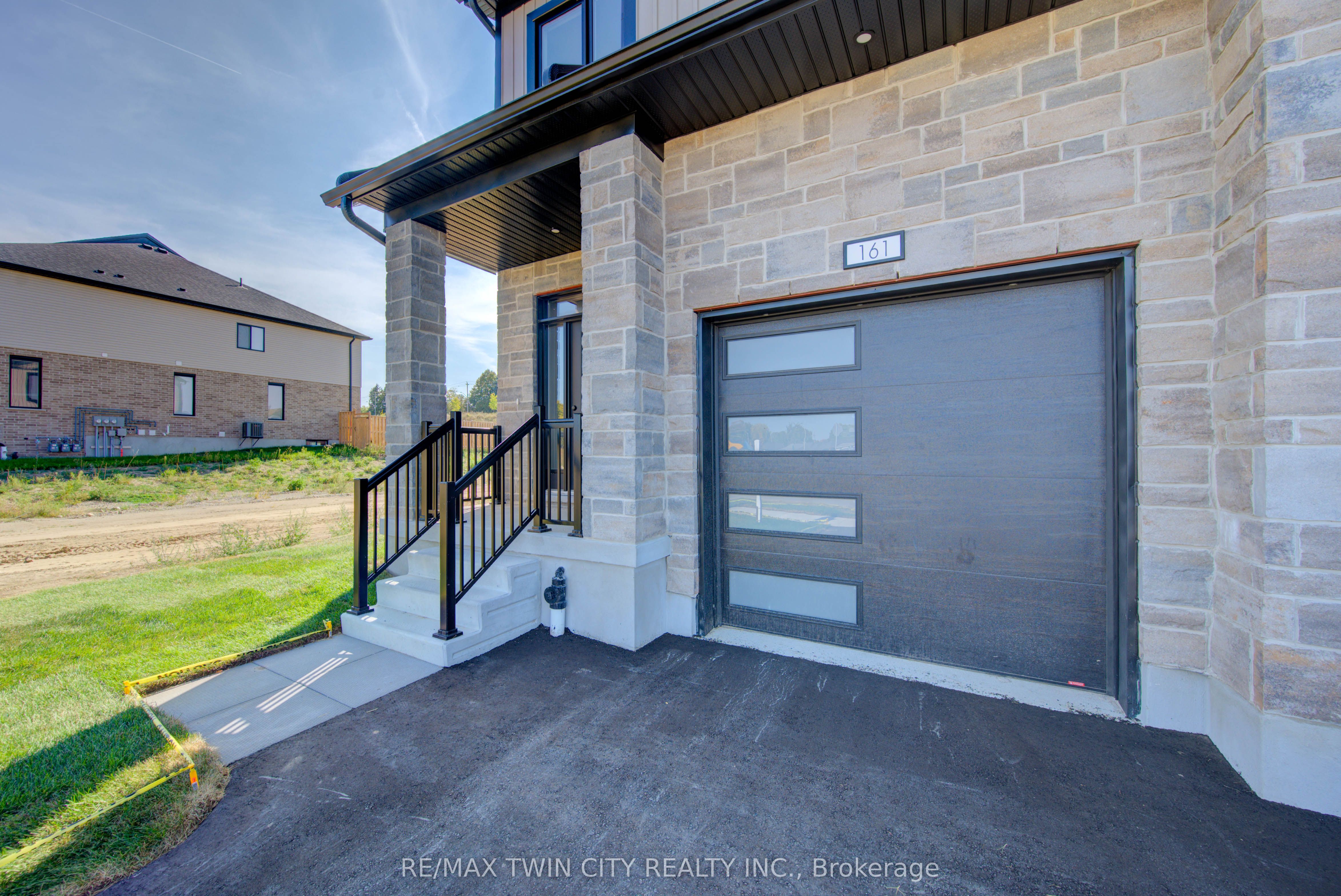 161 Dunnigan Drive, Kitchener, ON N2B 0B1 photo 3