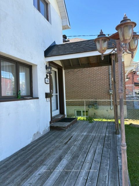 425 Worthington Street E, North Bay, ON P1B 1H4 photo 2