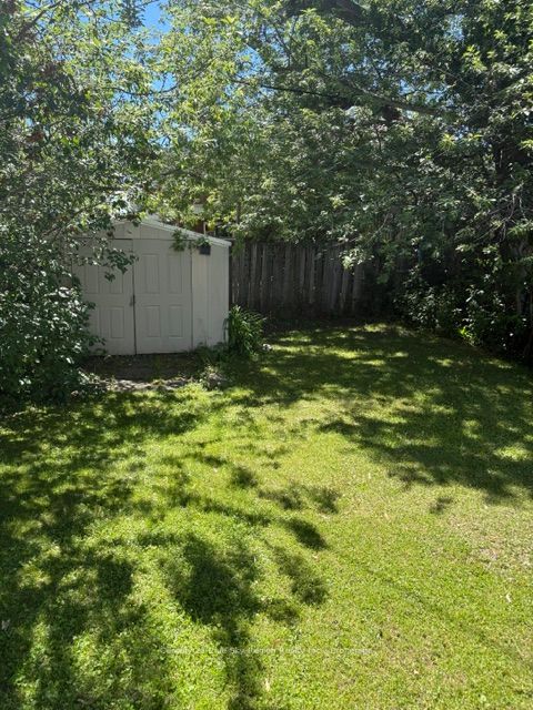 425 Worthington Street E, North Bay, ON P1B 1H4 photo 3
