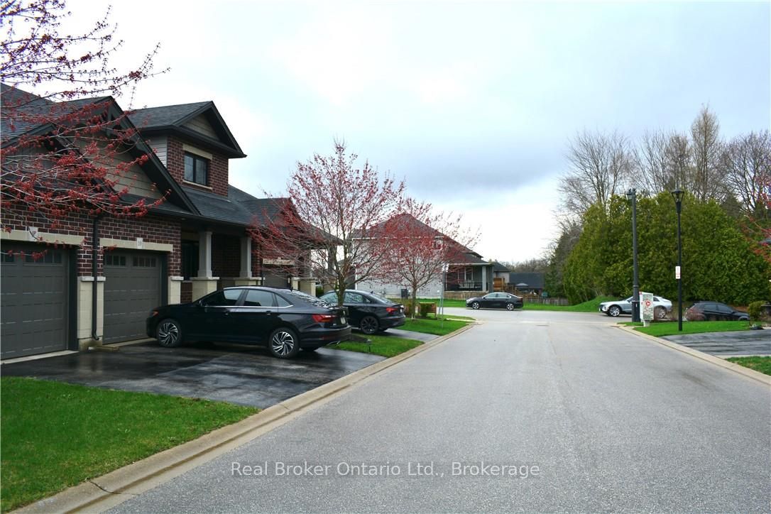 1 Chamberlain Avenue 9, Ingersoll, ON N5C 0A3 photo 2