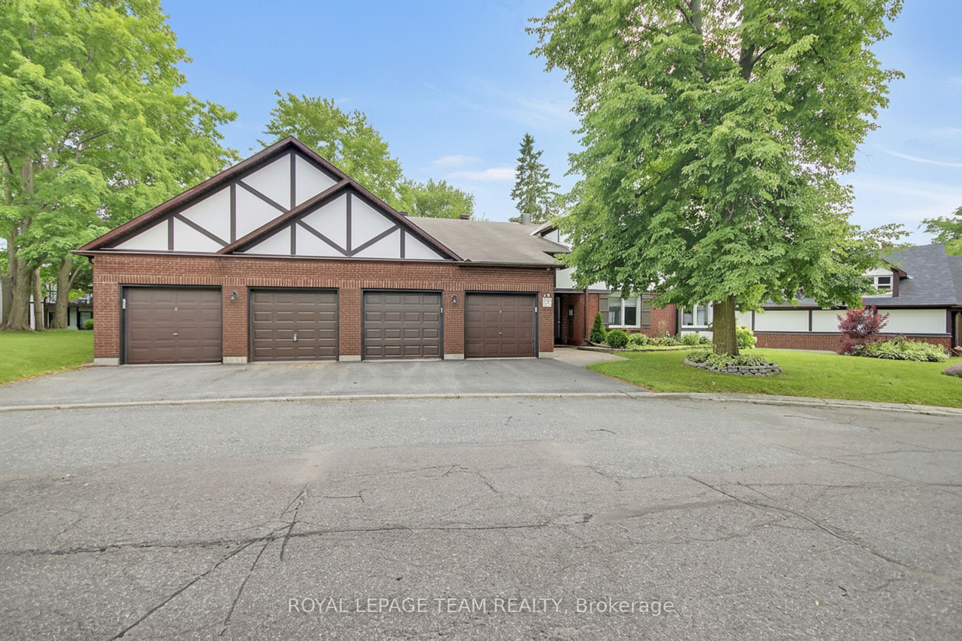 10 Stonehill Court B, Kanata, ON K2M 1E5 photo 2