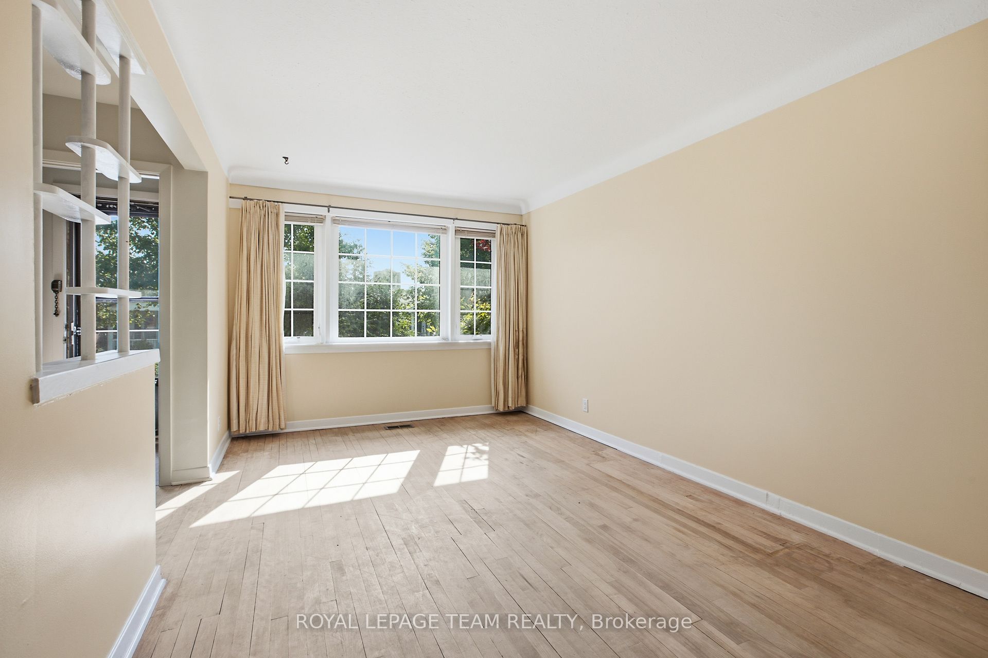 1020 RIDDELL Avenue S, Belair Park - Copeland Park and Area, ON K2C 2J5 photo 5
