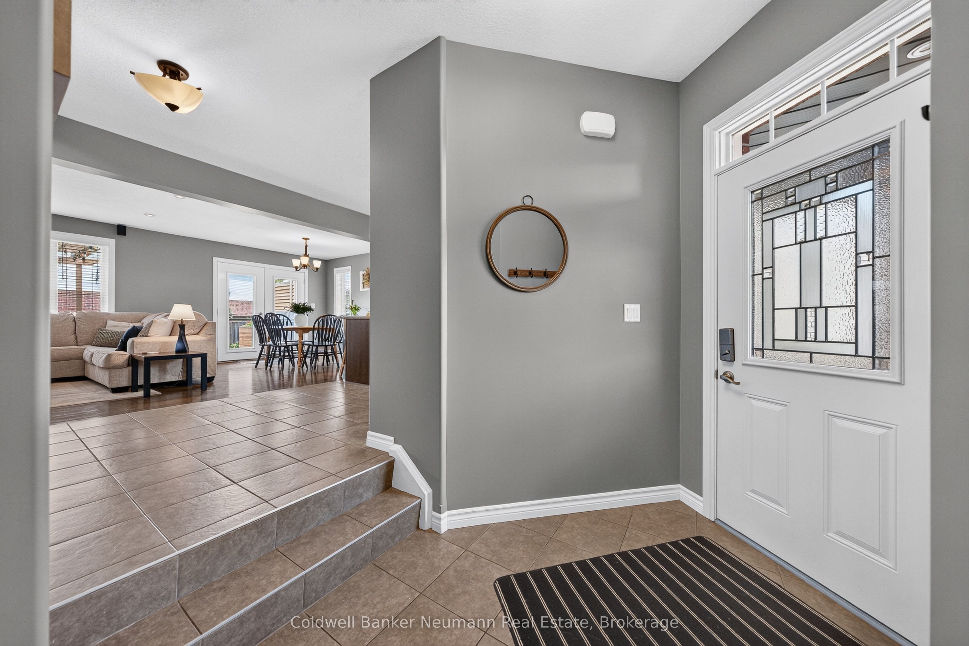 8 Creighton Avenue, Guelph, ON N1E 0G8 photo 3
