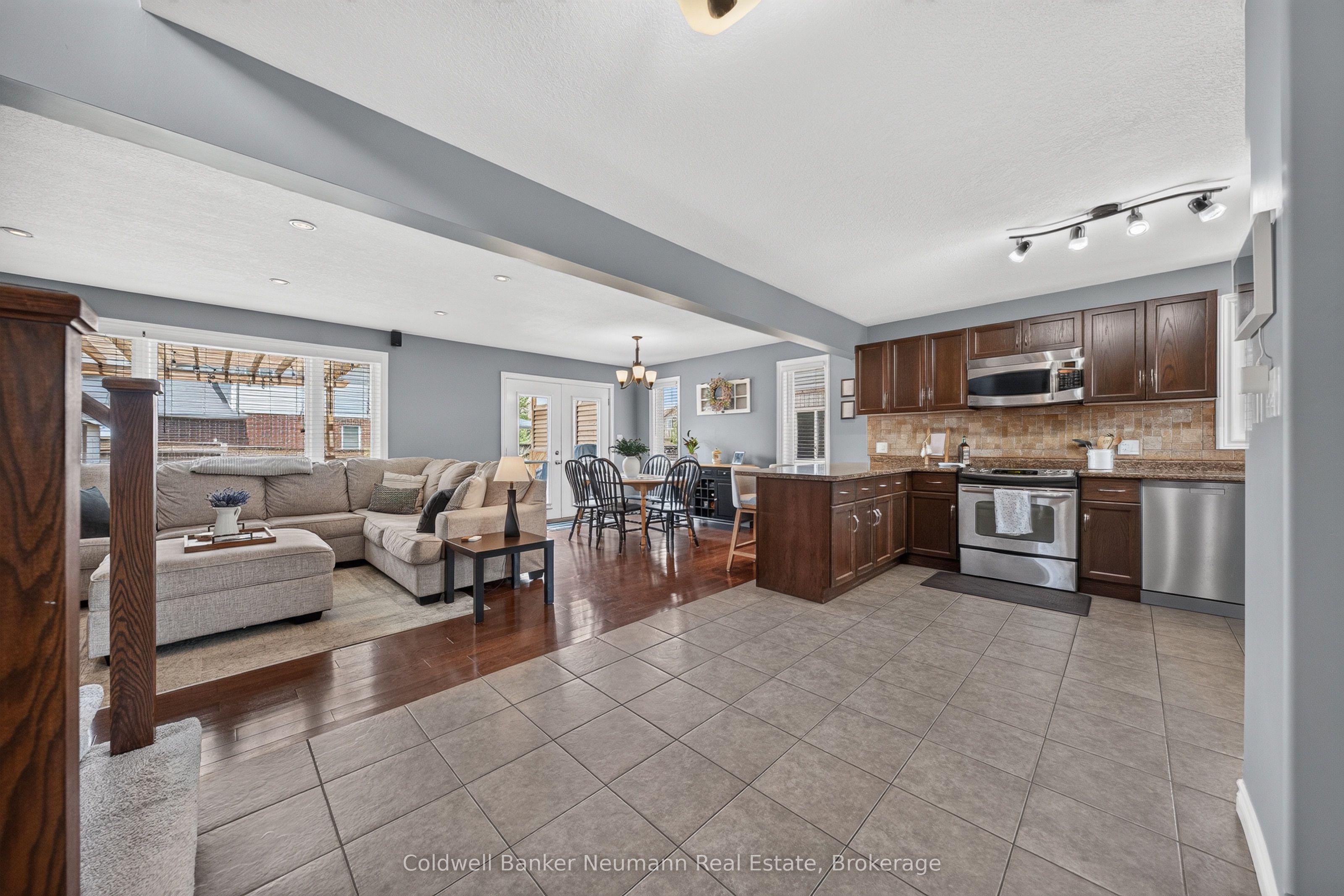 8 Creighton Avenue, Guelph, ON N1E 0G8 photo 5