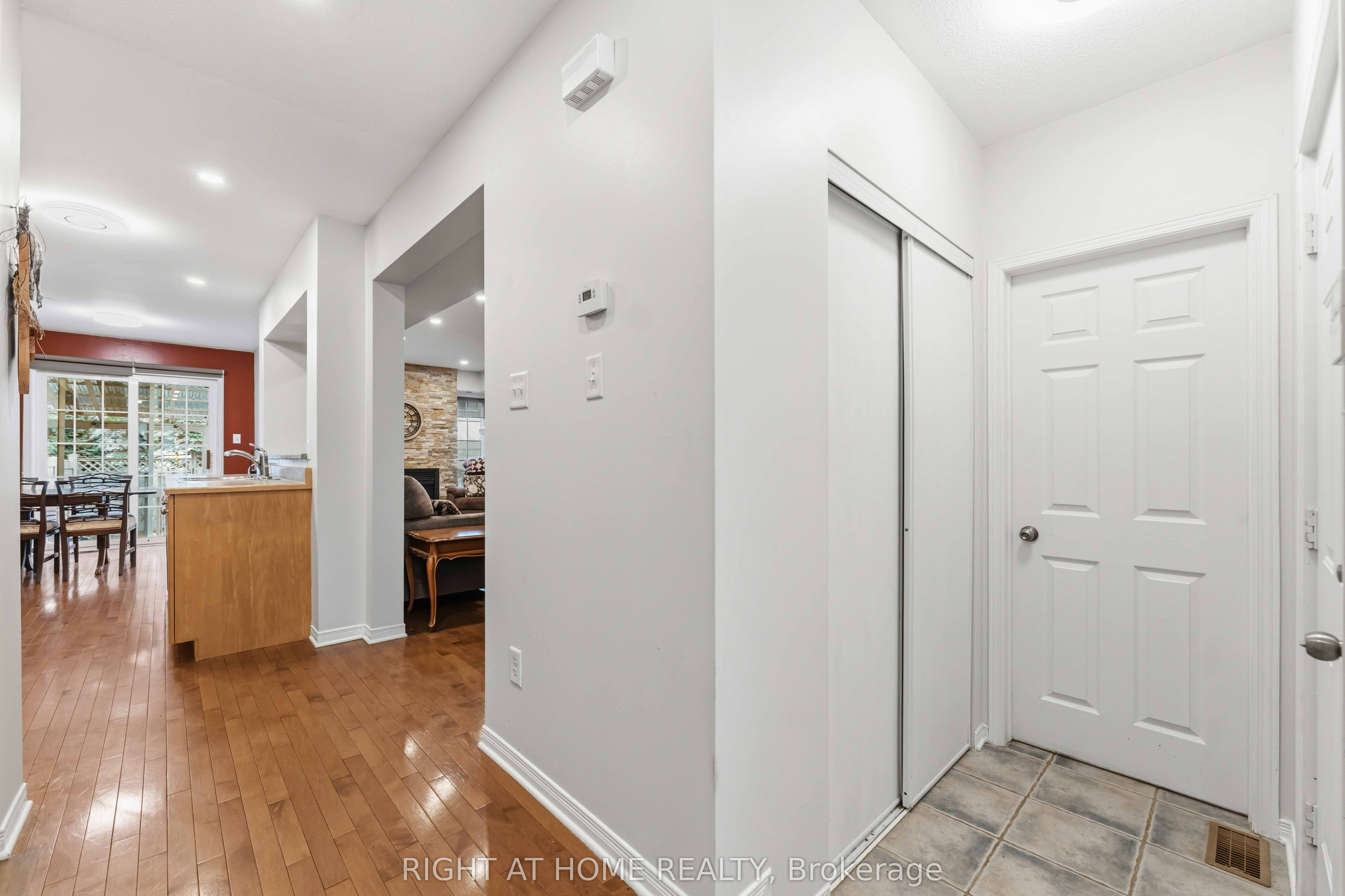 52 Fieldberry Private, Barrhaven, ON K2J 5E8 photo 3
