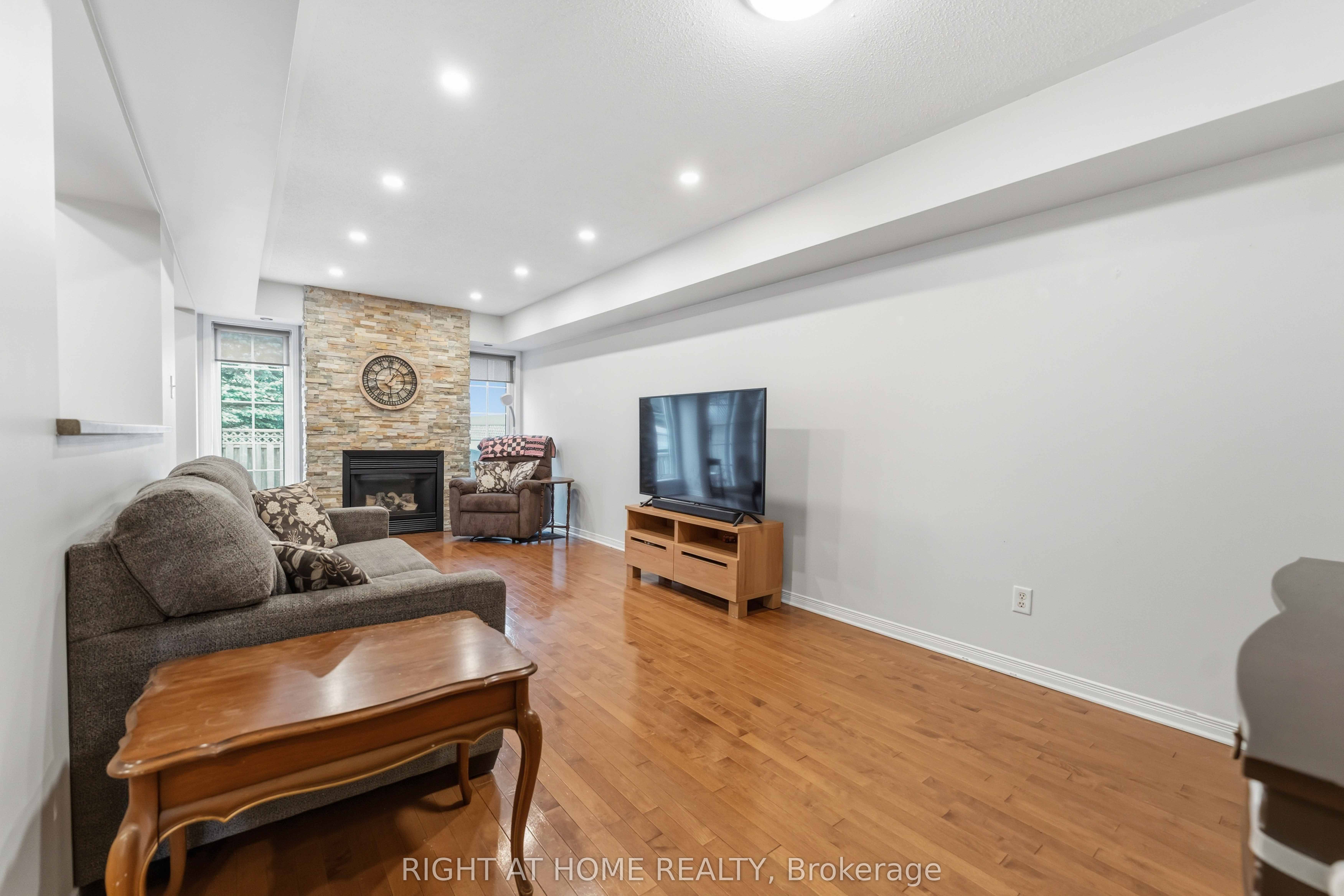 52 Fieldberry Private, Barrhaven, ON K2J 5E8 photo 4