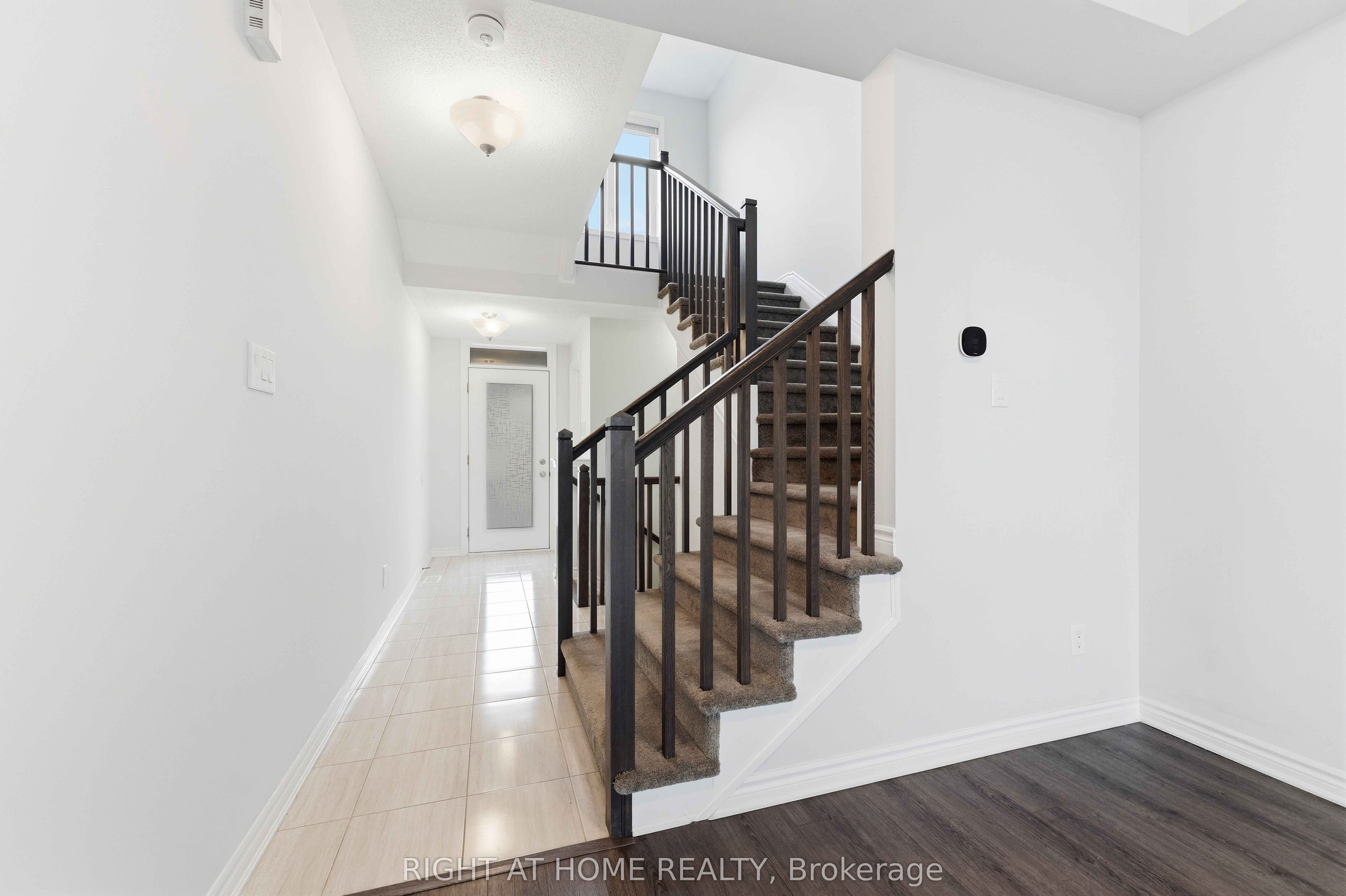 404 Edgevalley Court, Stittsville - Munster - Richmond, ON K2S 2R3 photo 4
