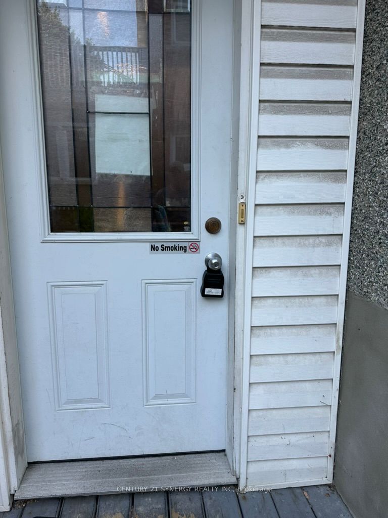 210 Cantin Street 5, Vanier and Kingsview Park, ON K1L 6T1 photo 3