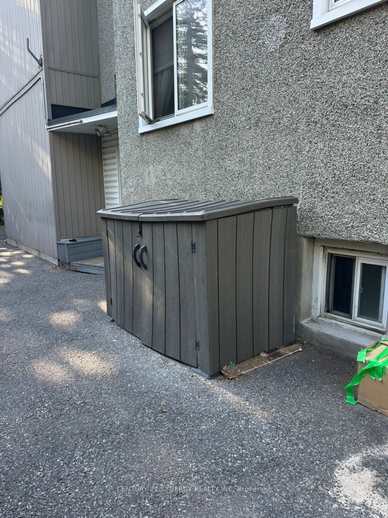 210 Cantin Street 5, Vanier and Kingsview Park, ON K1L 6T1 photo 5