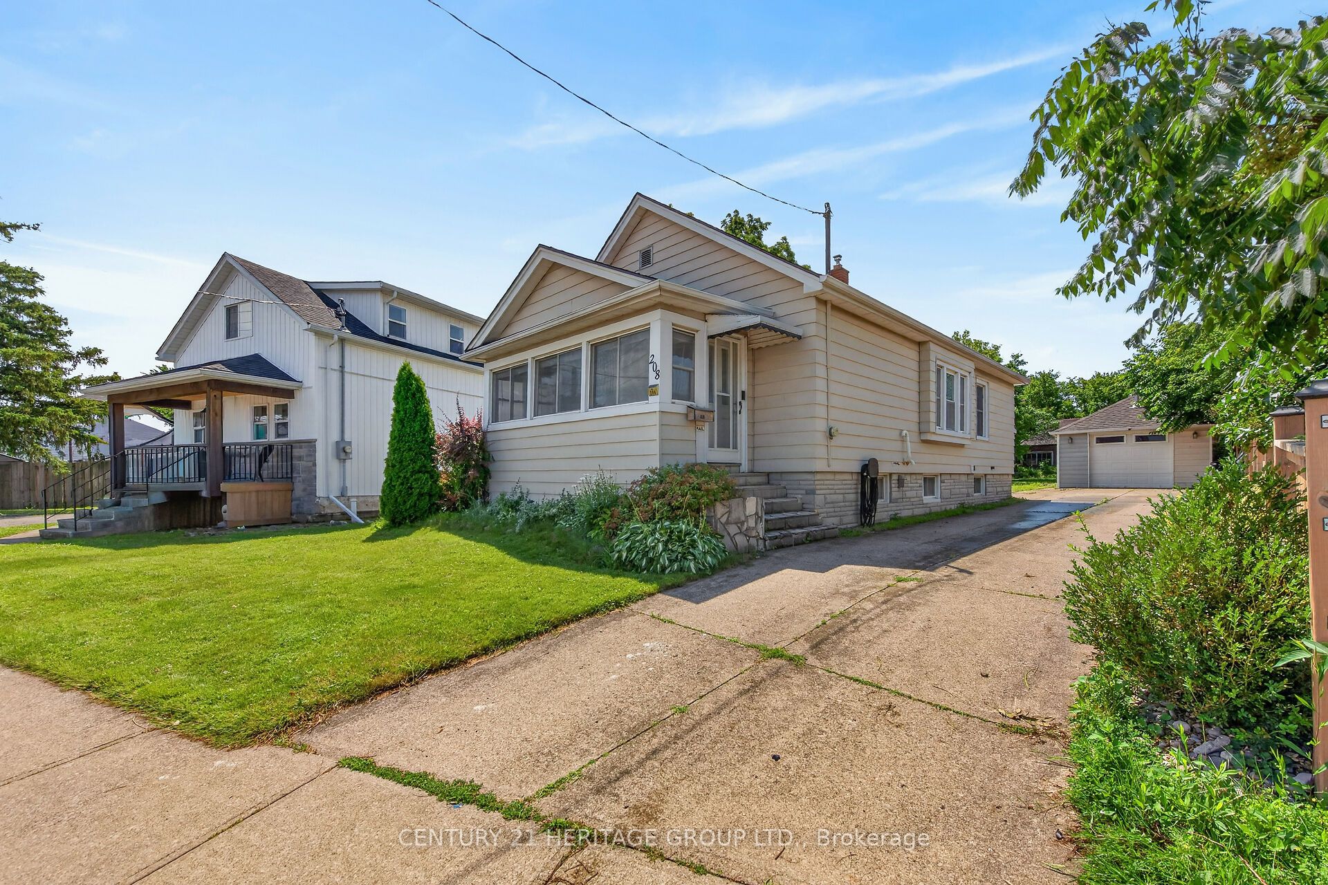 208 Carlton Street, St. Catharines, ON L2R 1S6 photo 4