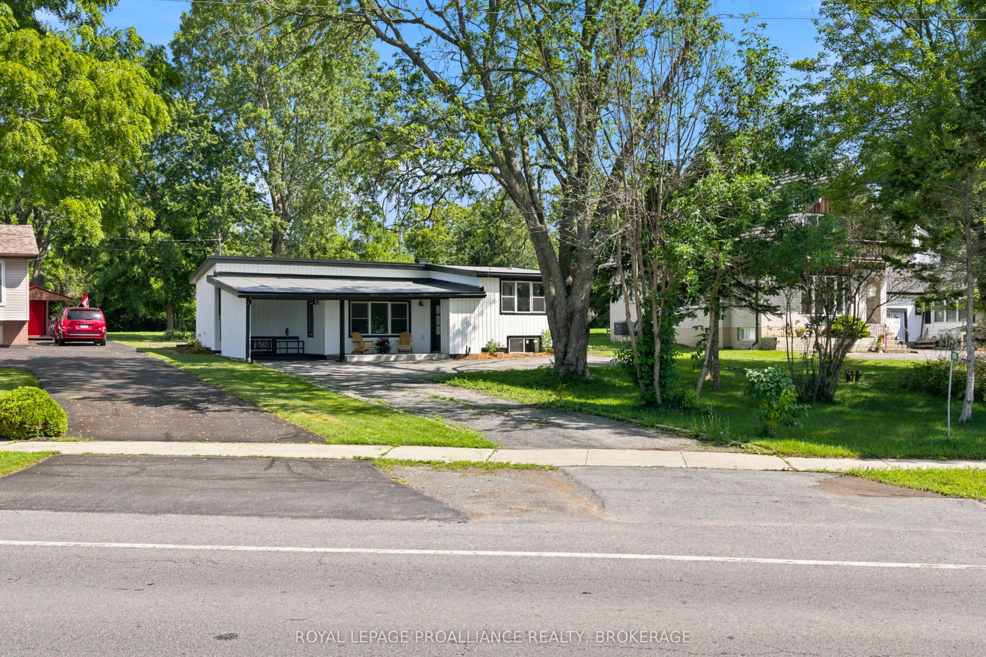 104 Main Street, Loyalist, ON K0H 1G0 photo 2