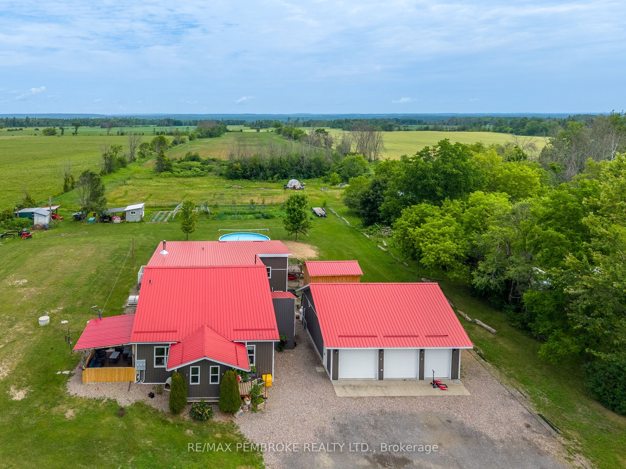 1890 Queensline Road, Whitewater Region, ON K0J 1V0 photo 2