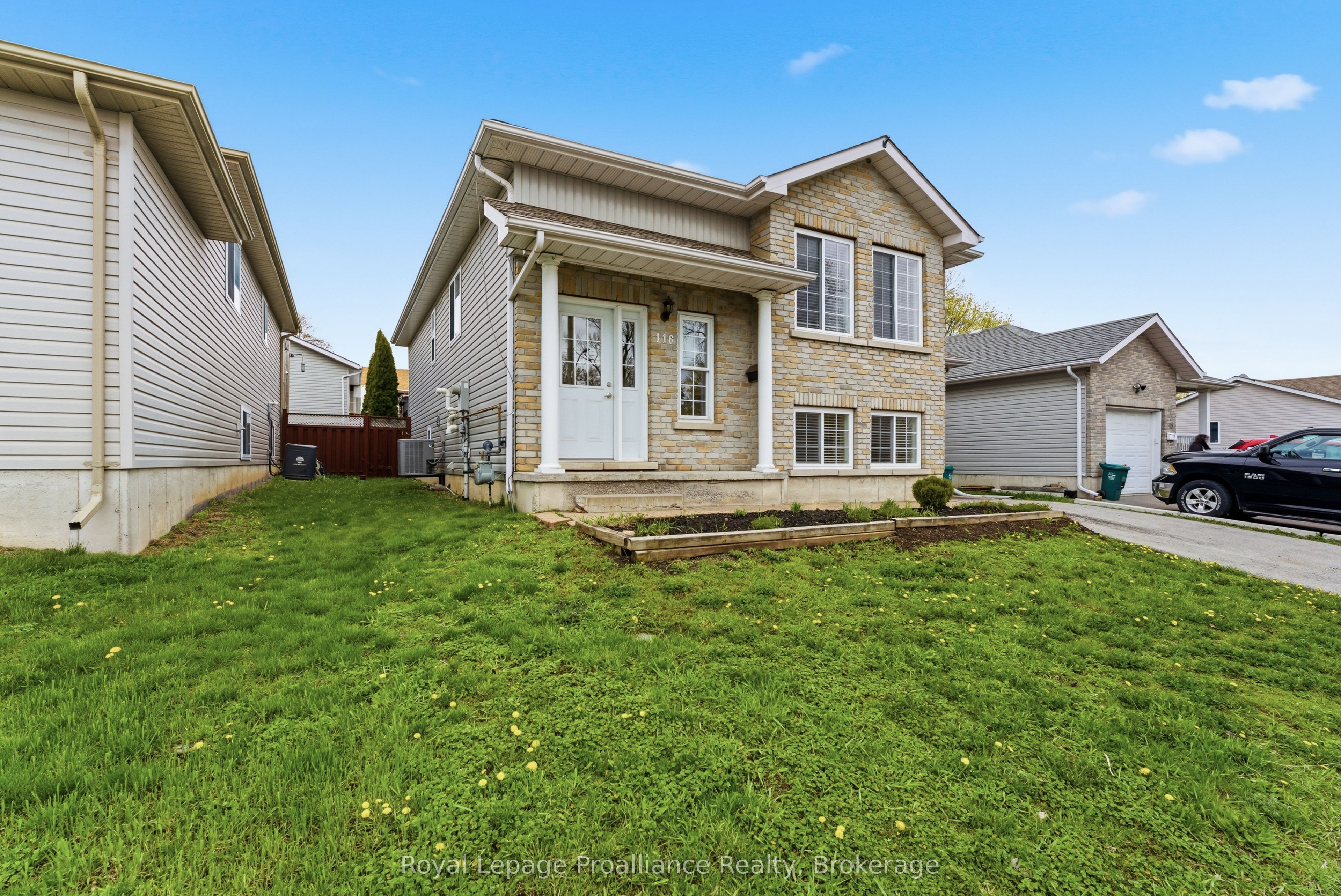 116 Pine Street, Belleville, ON K8N 0A4 photo 3