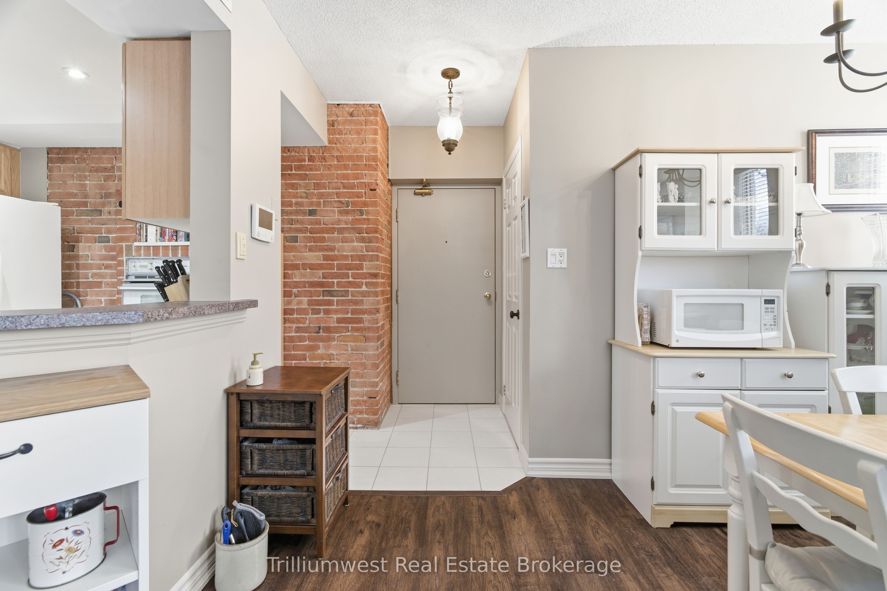 57 Suffolk Street W 102, Guelph, ON N1H 2J1 photo 5