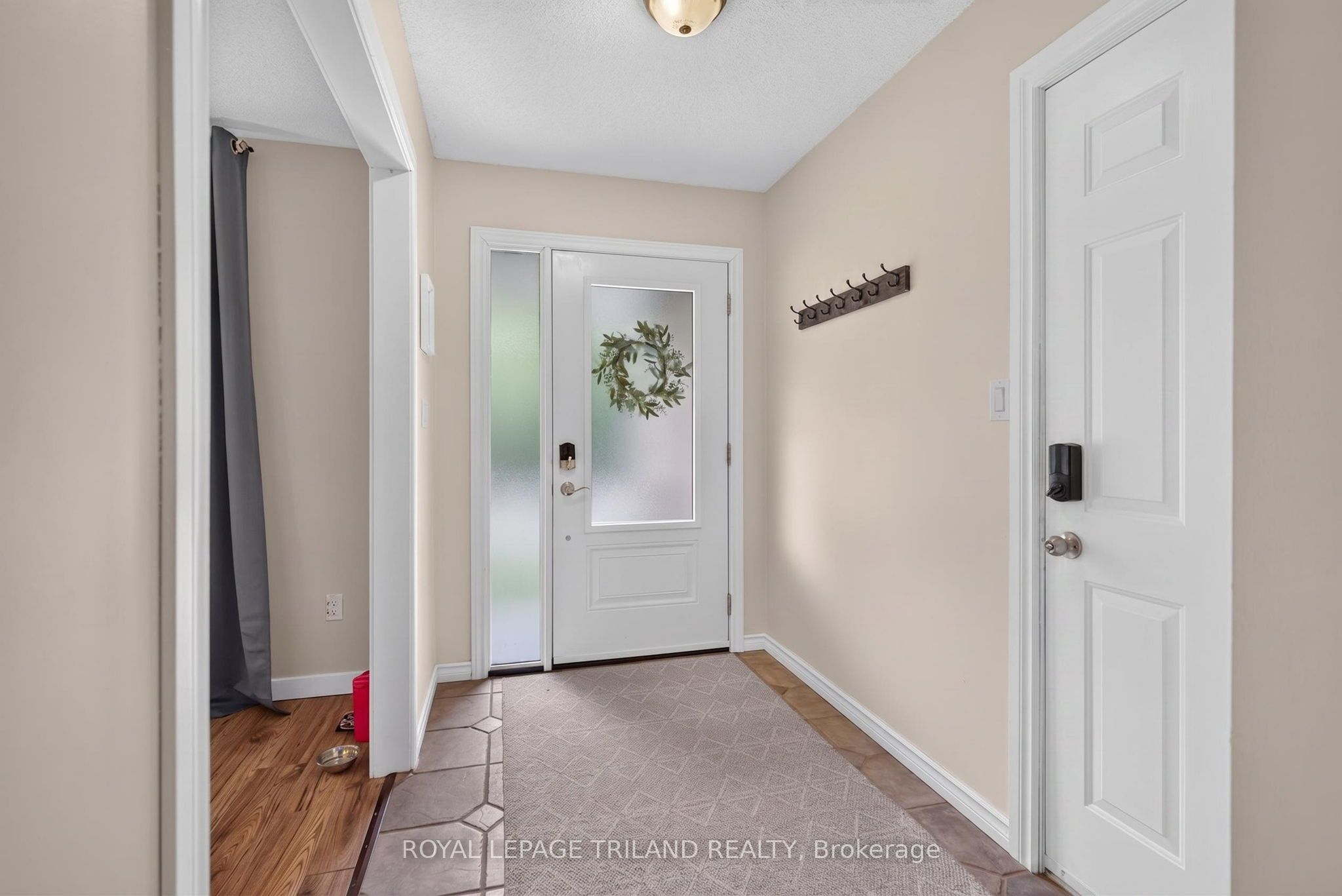 56 Parkview Crescent, Strathroy-Caradoc, ON N7G 4B1 photo 3