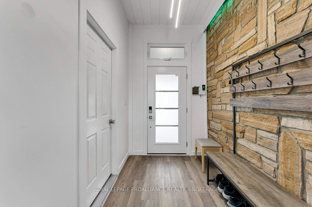 25 Willowbank Road E, Gananoque, ON K7G 2V5 photo 2