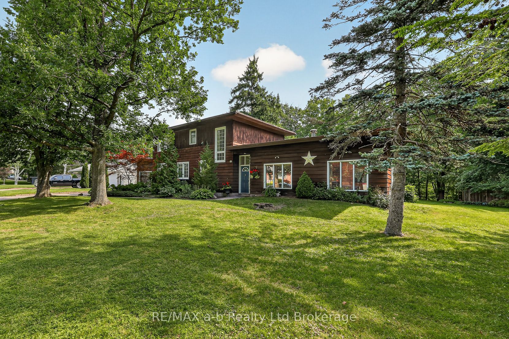 61 Parkwood Drive, Tillsonburg, ON N4G 2B7 photo 2